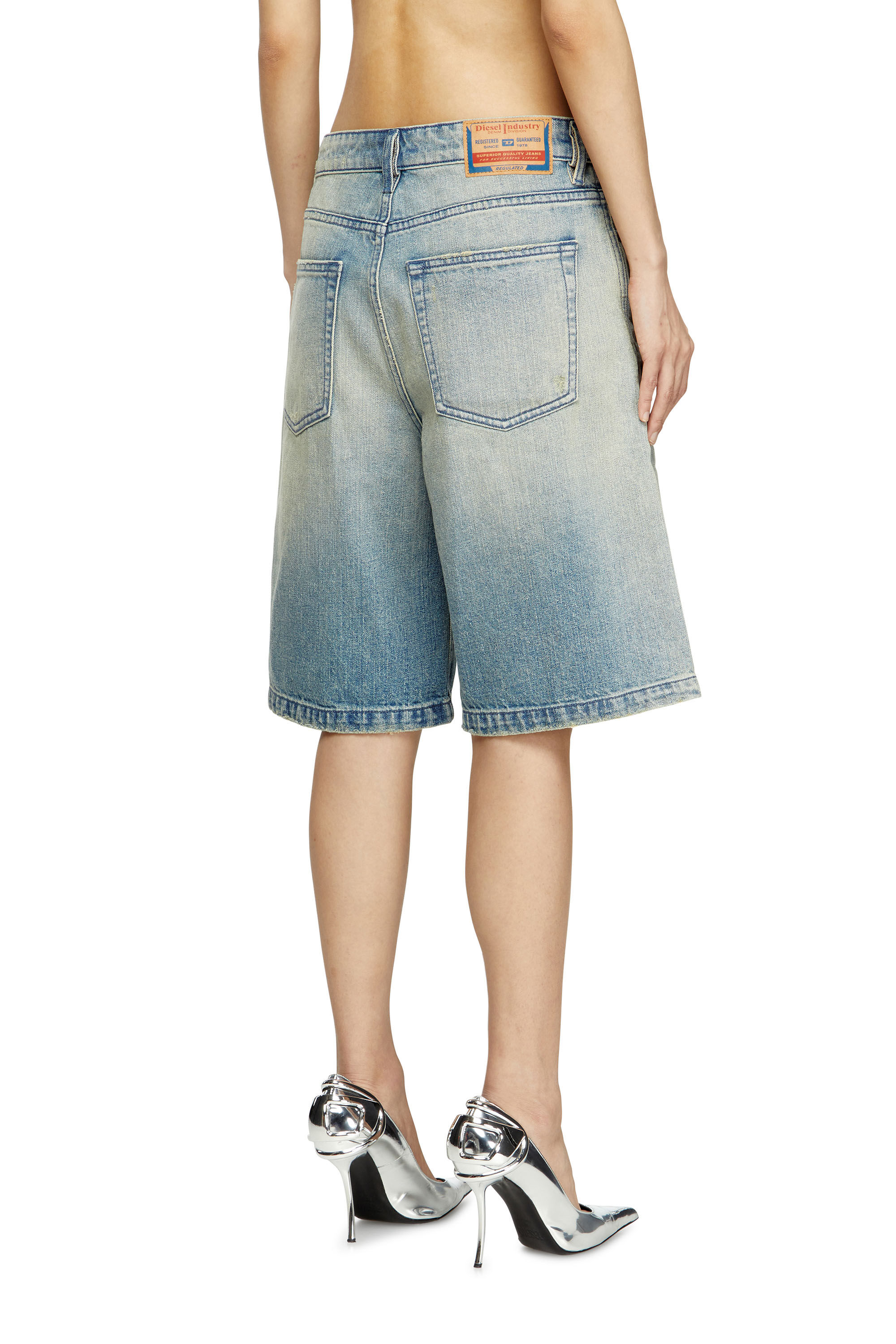 Diesel - DE-SIRE-SHORT, Damen Shorts aus vielgetragenem Denim in Hellblau - 4