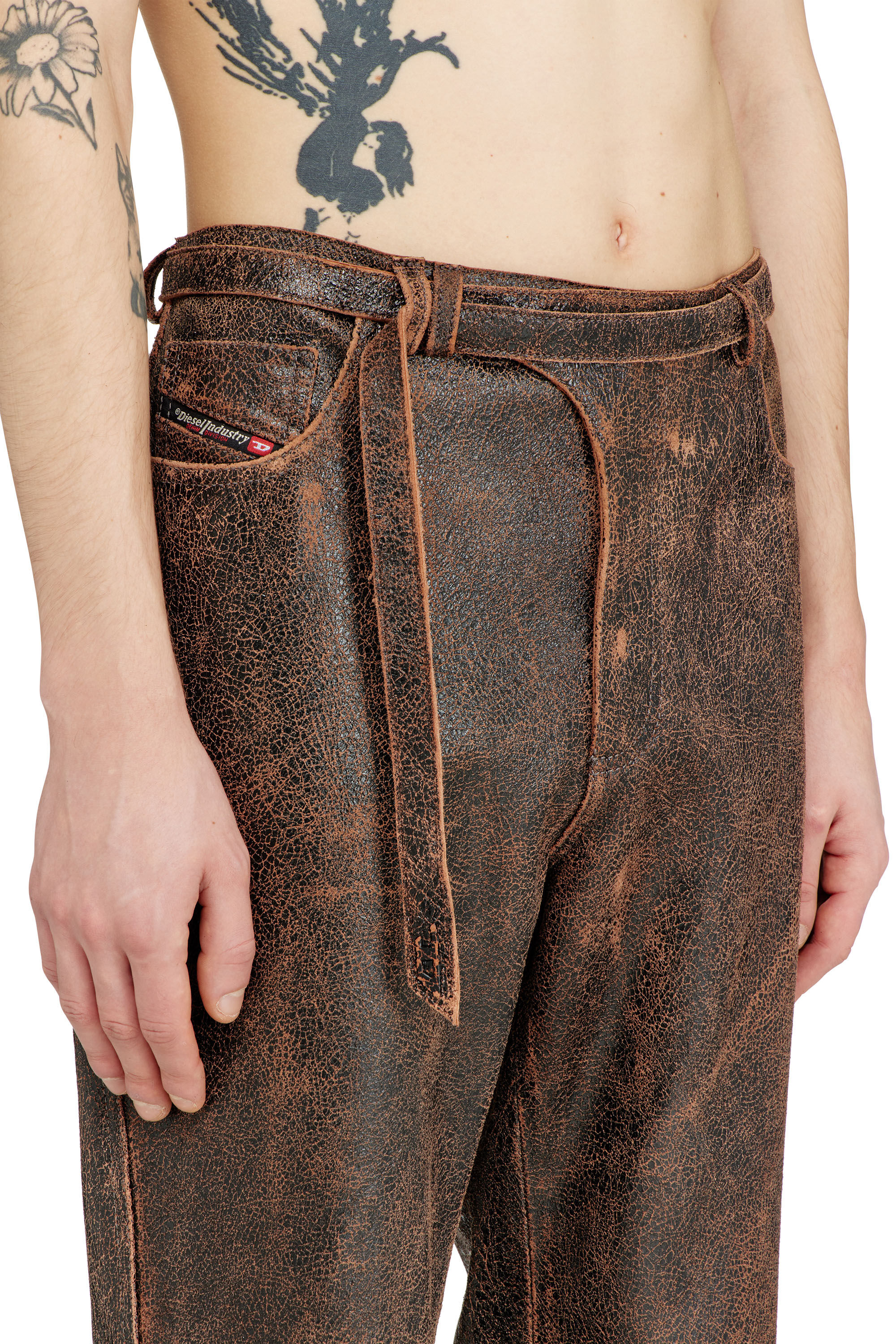 Diesel - P-NURI, Herren Hose aus Rissleder mit Biker-Riemendetail in Braun - 5
