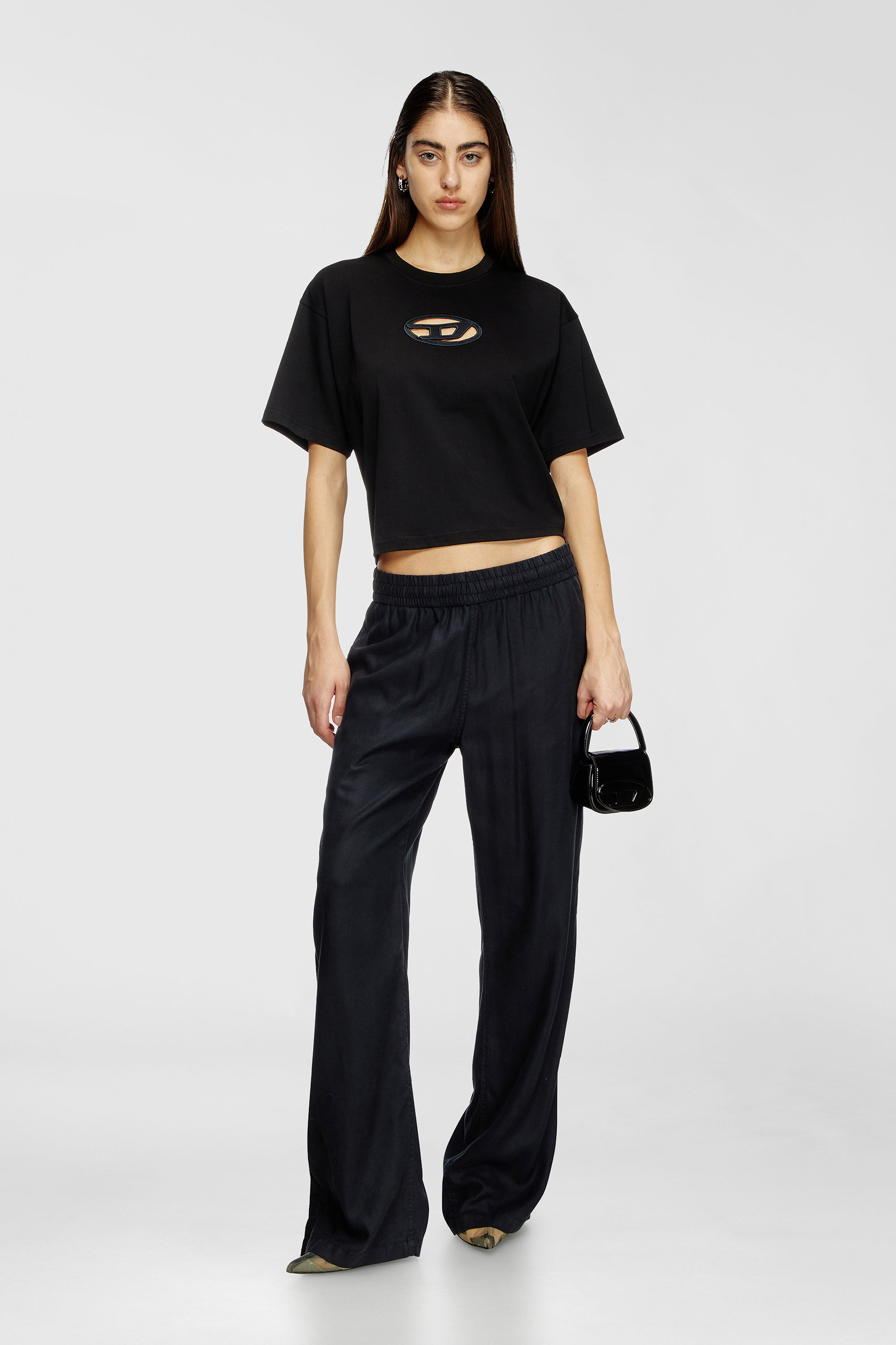 Diesel - T-BUXT-CROP-OD, Damen Kastiges T-Shirt mit ausgeschnittenem Oval D-Logo in Schwarz - 1
