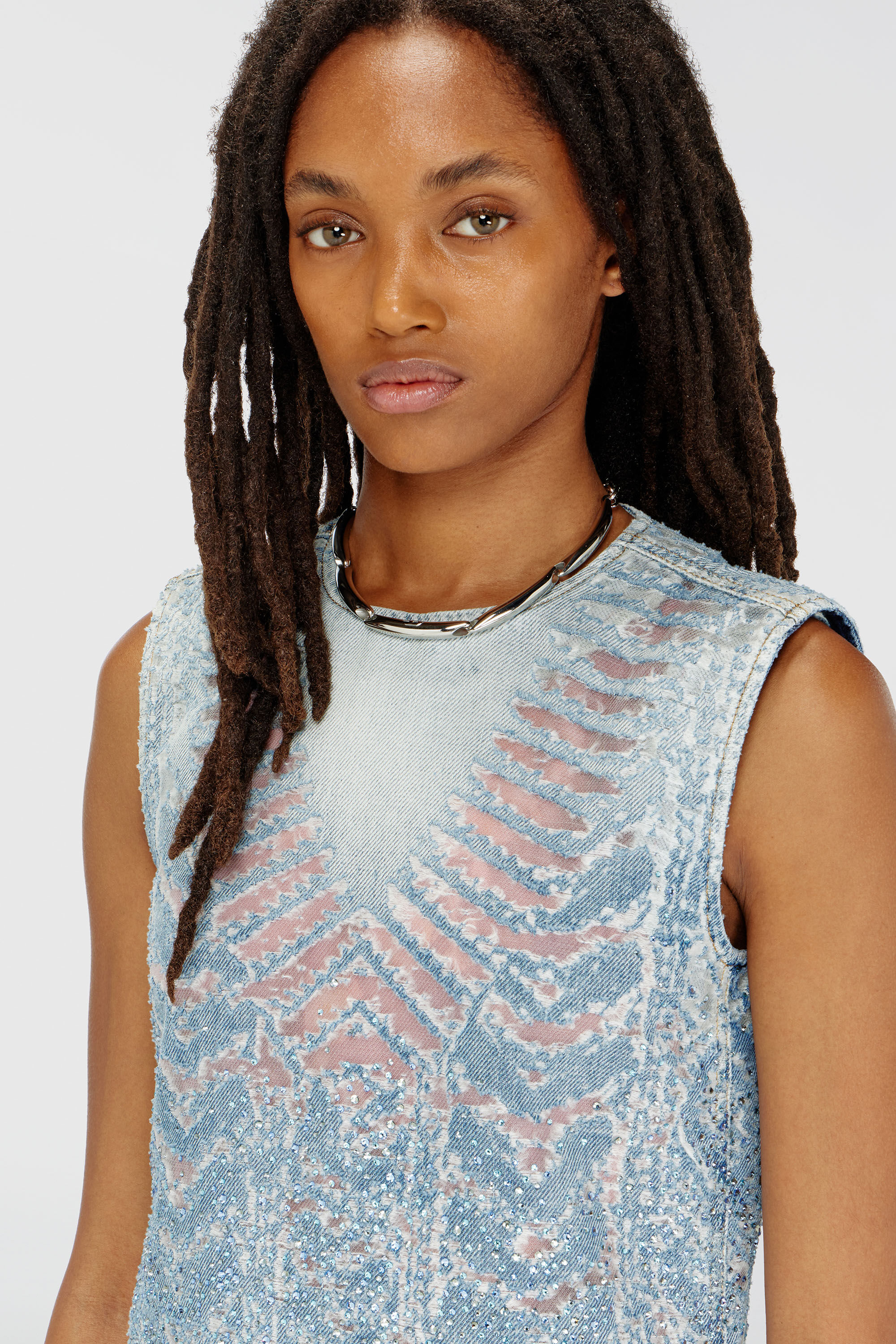 Diesel - DE-MYRELA-S, Damen Minikleid aus microstone devor&eacute; denim in Hellblau - 5