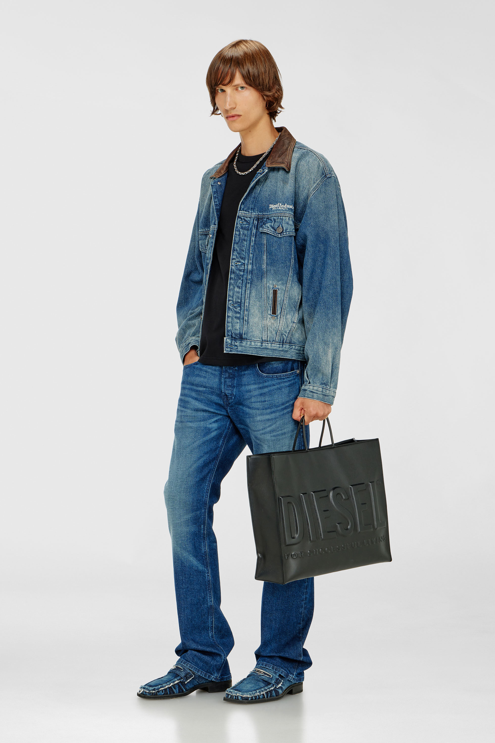 Diesel - D-DENVER-S1, Unisex Jeans-Truckerjacke mit kontrastierenden Lederbes&auml;tzen in Blau - 1