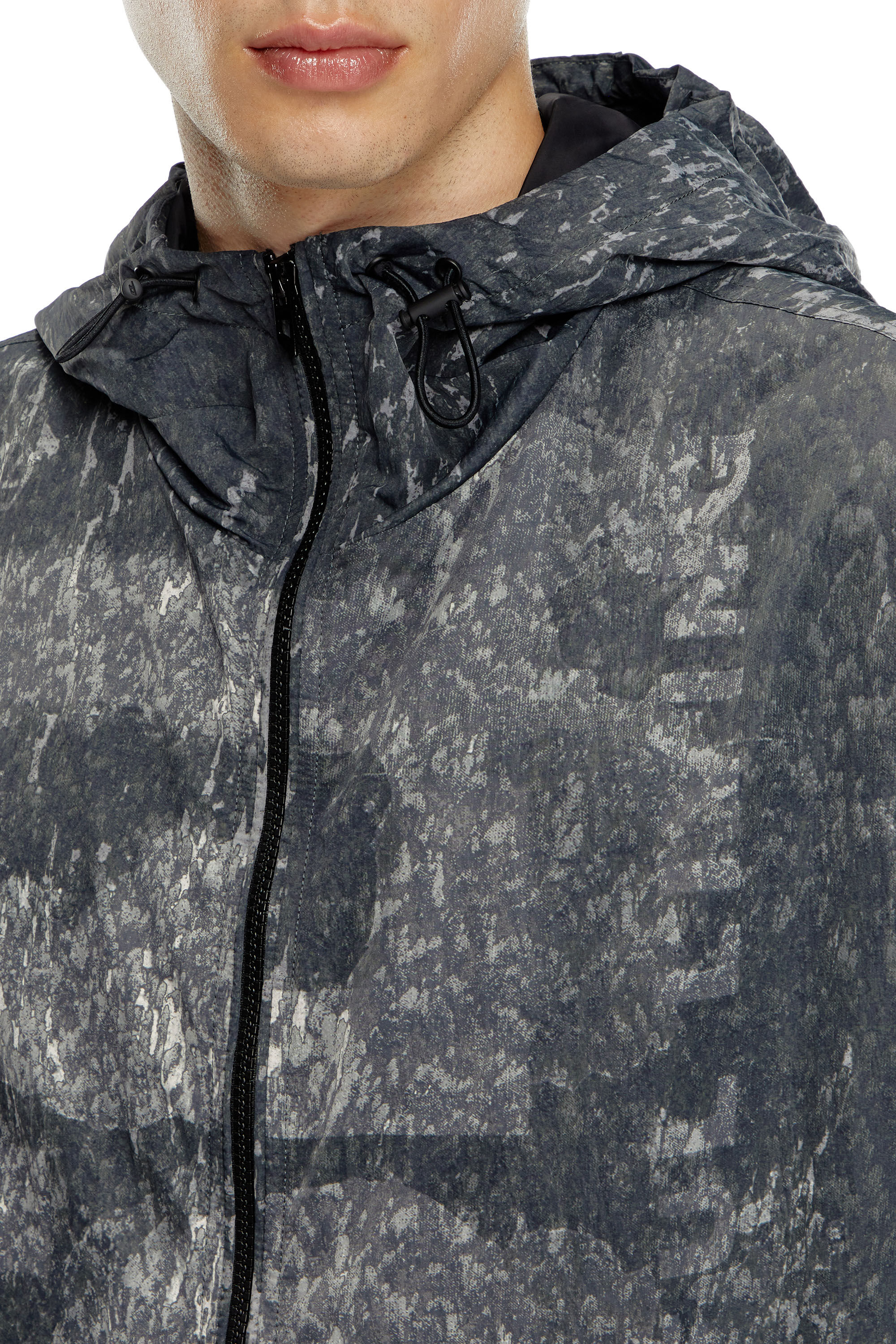 Diesel - J-BRICK, Herren Windjacke mit Kapuze und Rain-Camo-Print in Schwarz - 5