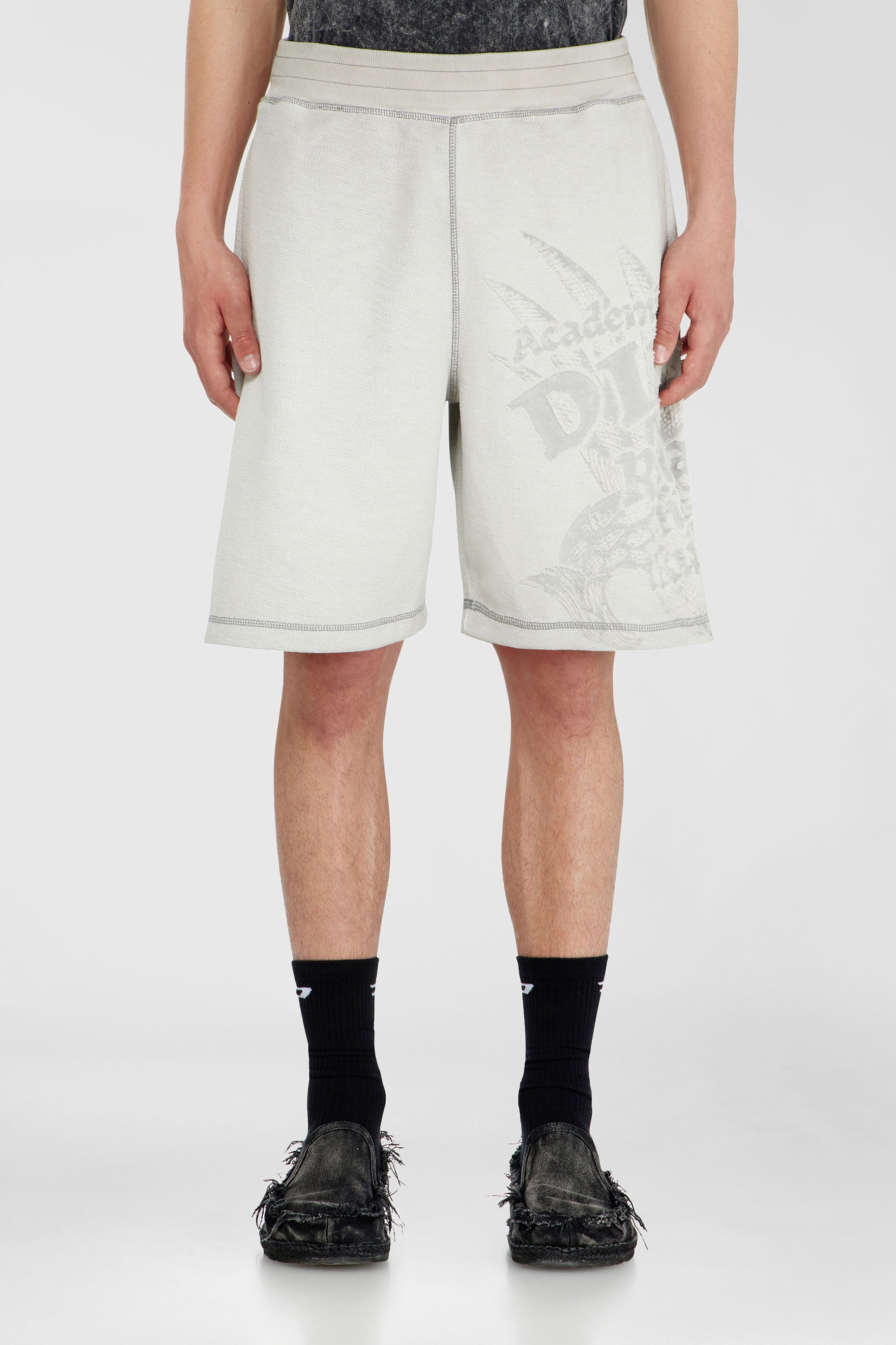 Diesel - P-RAWCROW, Herren Sweatshorts mit D&eacute;vor&eacute;-Motiven in Hellgrau - 3