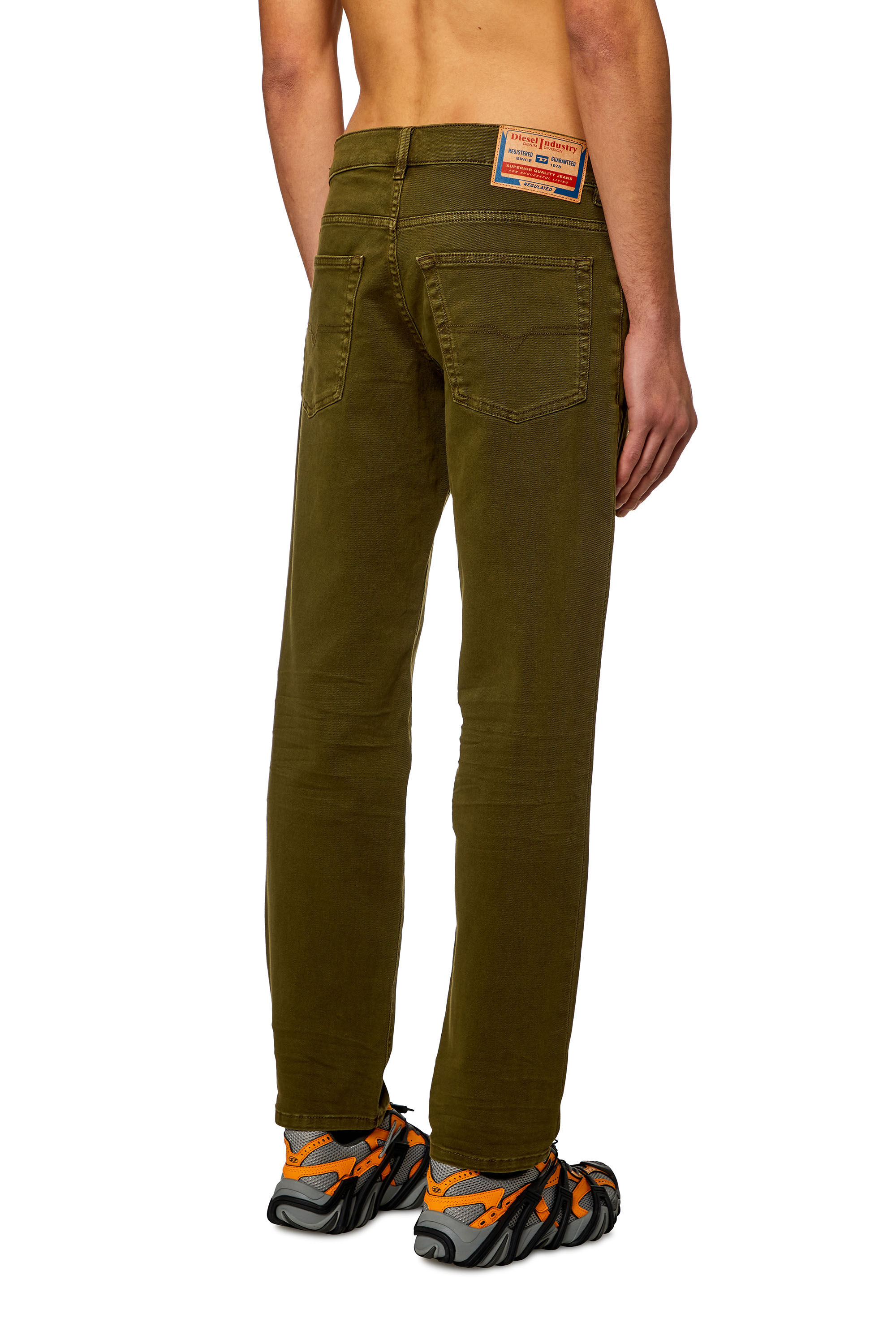 Diesel - Tapered Jeans 2023 D-Finitive 0QWTY, Armeegrün - Image 4