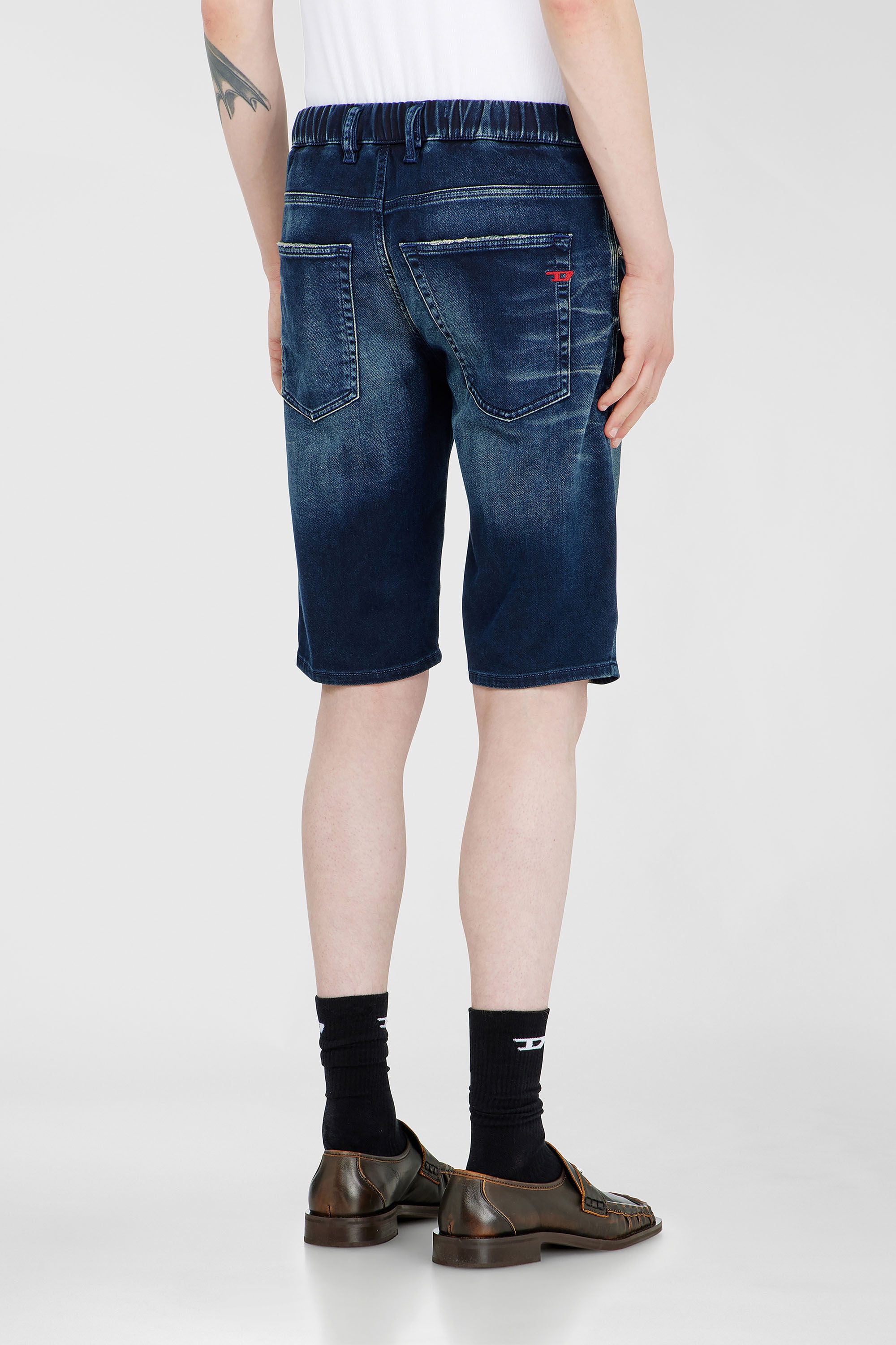 Diesel - 2033 D-KROOLEY-SHORT-BW JOGG, Herren Chino shorts aus shaded JoggJeans in Dunkelblau - 4