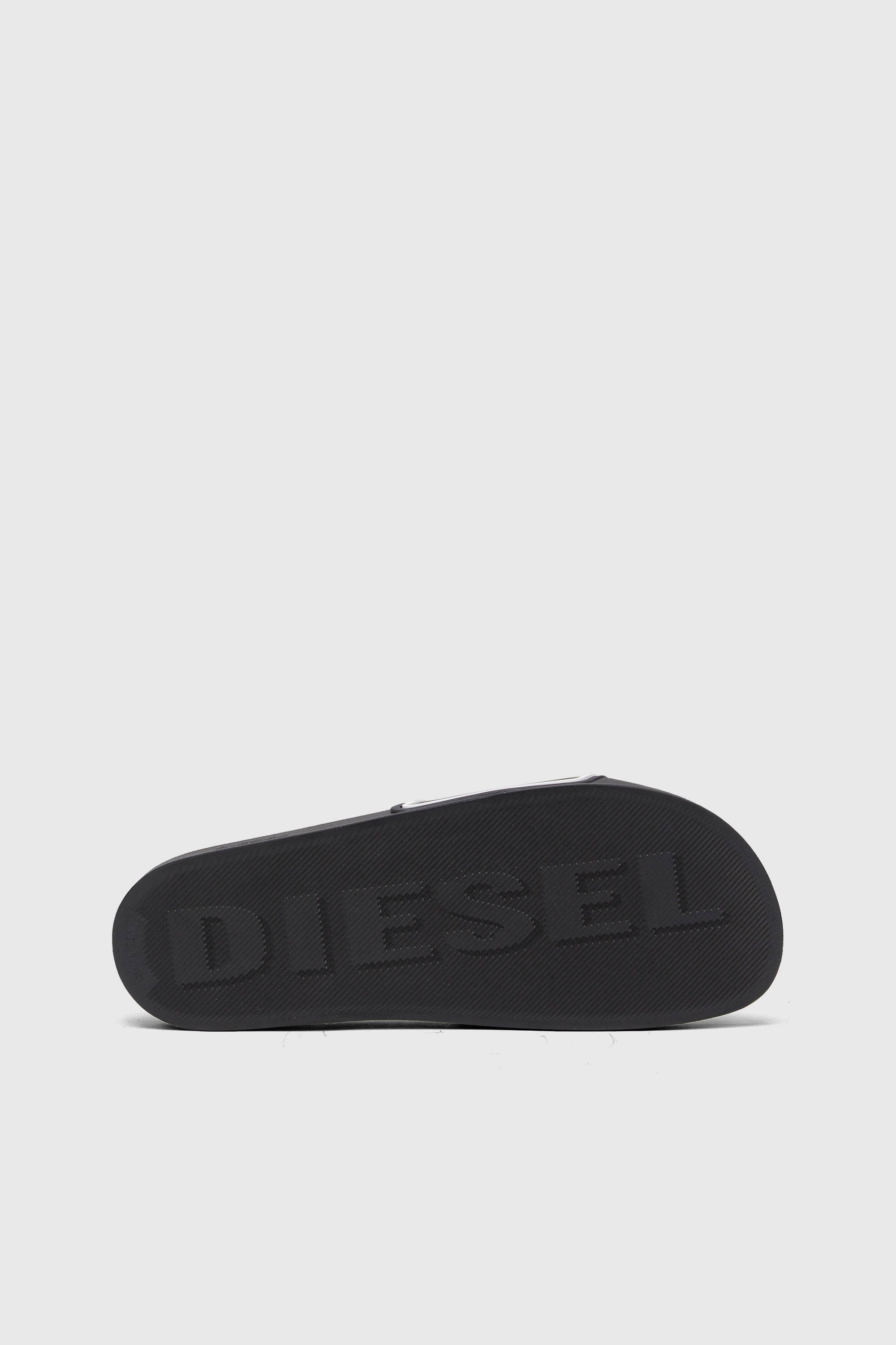 Diesel - SA-MAYEMI CC, Herren Sa-Mayemi-Badeschlappen mit 3D-Logo in Schwarz/Wei&szlig; - 5