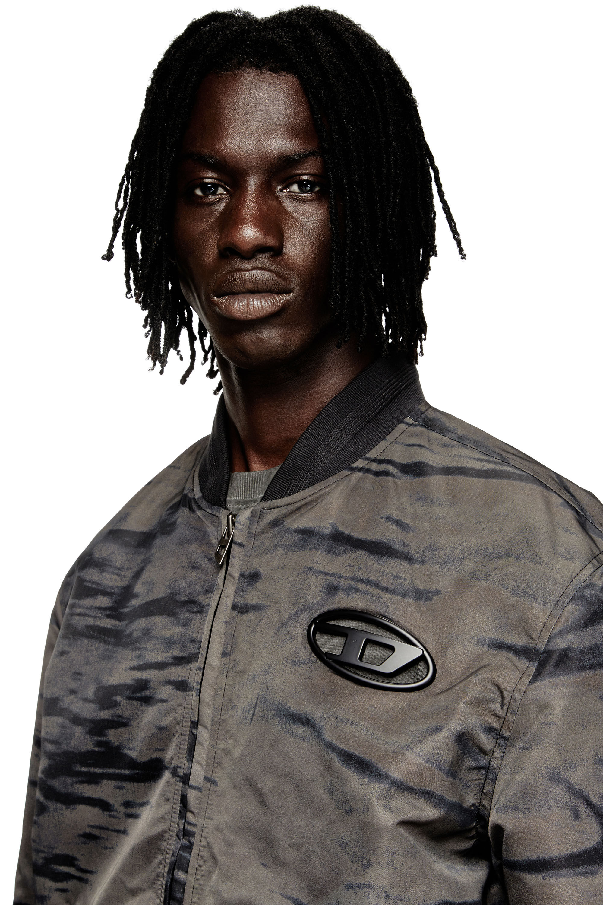 Diesel - J-KEPES-DLBZ, Herren Wattierte Bomberjacke aus bedrucktem Satin in Schwarz/Grau - 5