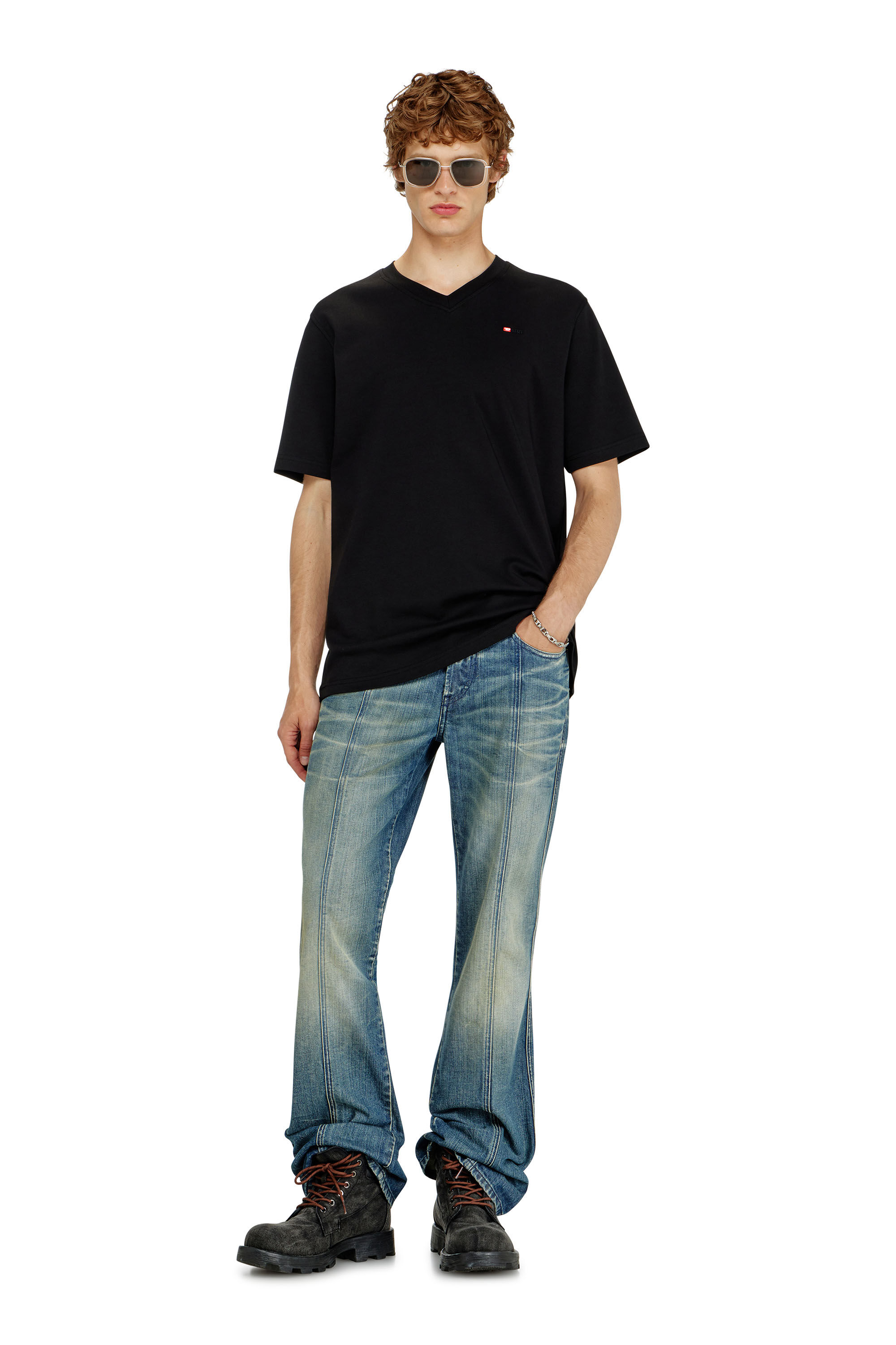 Diesel - T-ADJUST-V-MICRODIV, Herren T-Shirt mit V-Ausschnitt und Mikro-Logo-Stickerei in Schwarz - 1