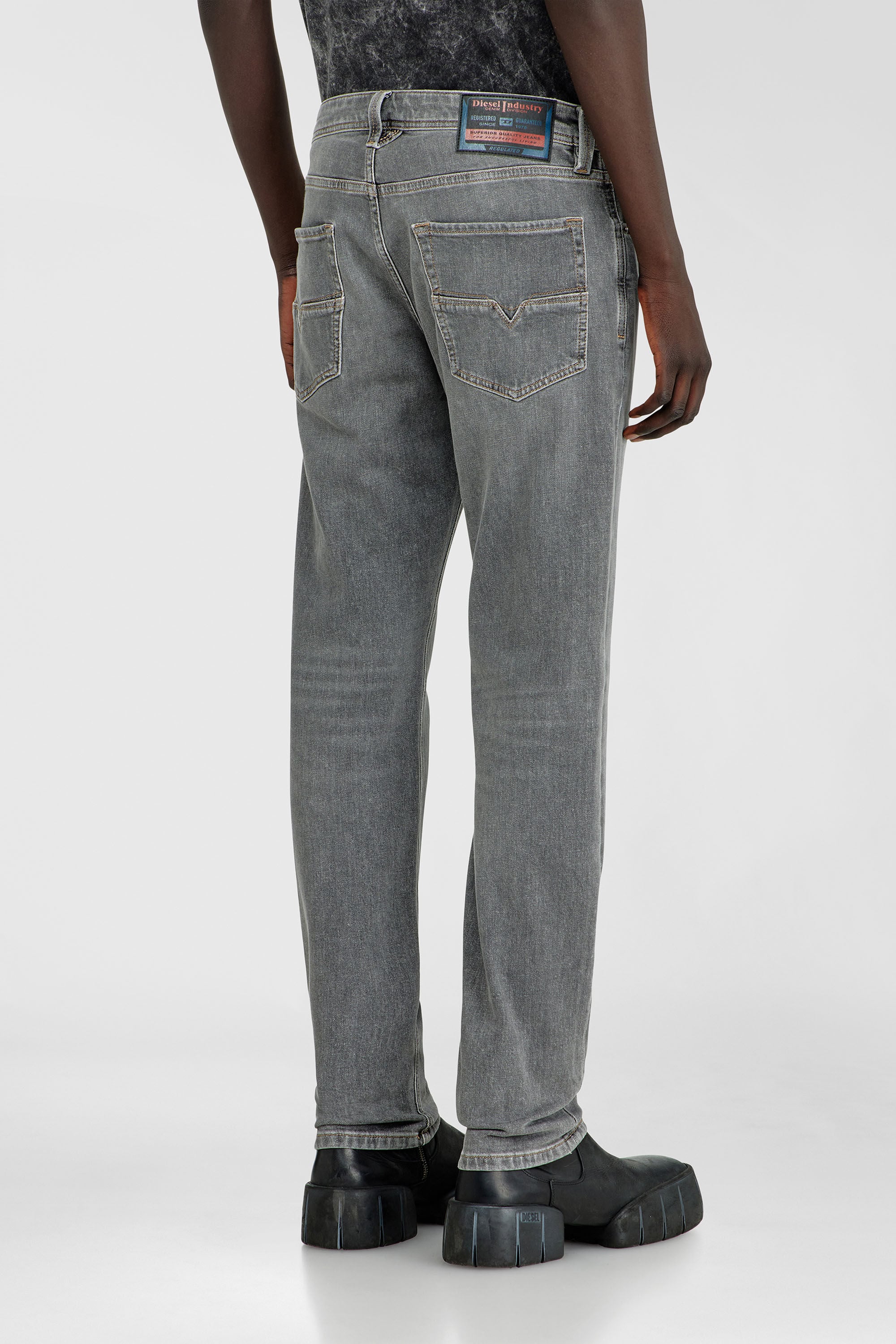Diesel - Herren Regular Jeans 1986 Larkee-Beex 0KBBI, Grau - 5