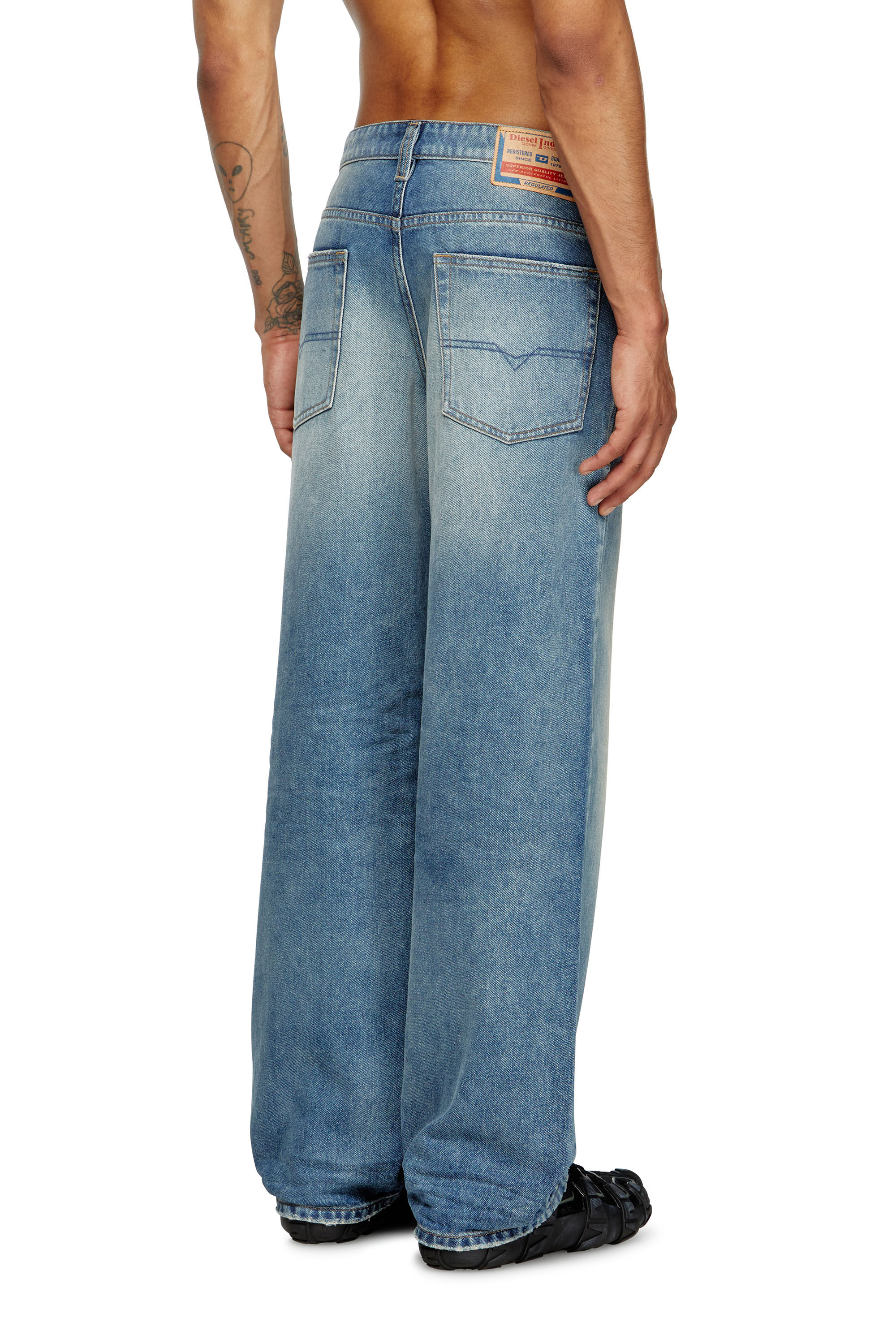 Diesel - Herren Relaxed Jeans 2001 D-Macro 0DBEB, Mittelblau - 4