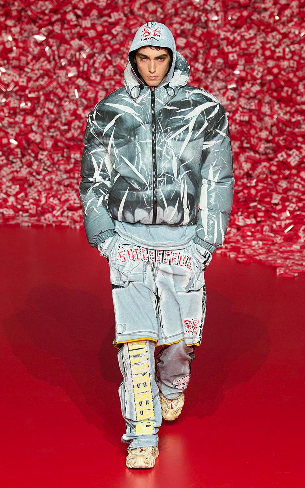 Steppjacke mit Kapuze und Smile-Print