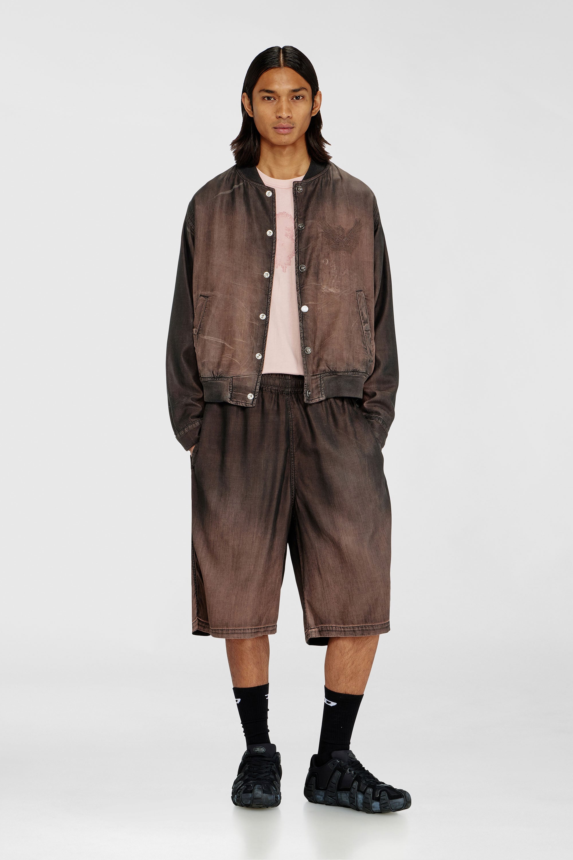 Diesel - D-RODER-SHORT-S, Unisex Lockere Bermudashorts aus flie&szlig;endem, beschichtetem Denim in Braun - 1