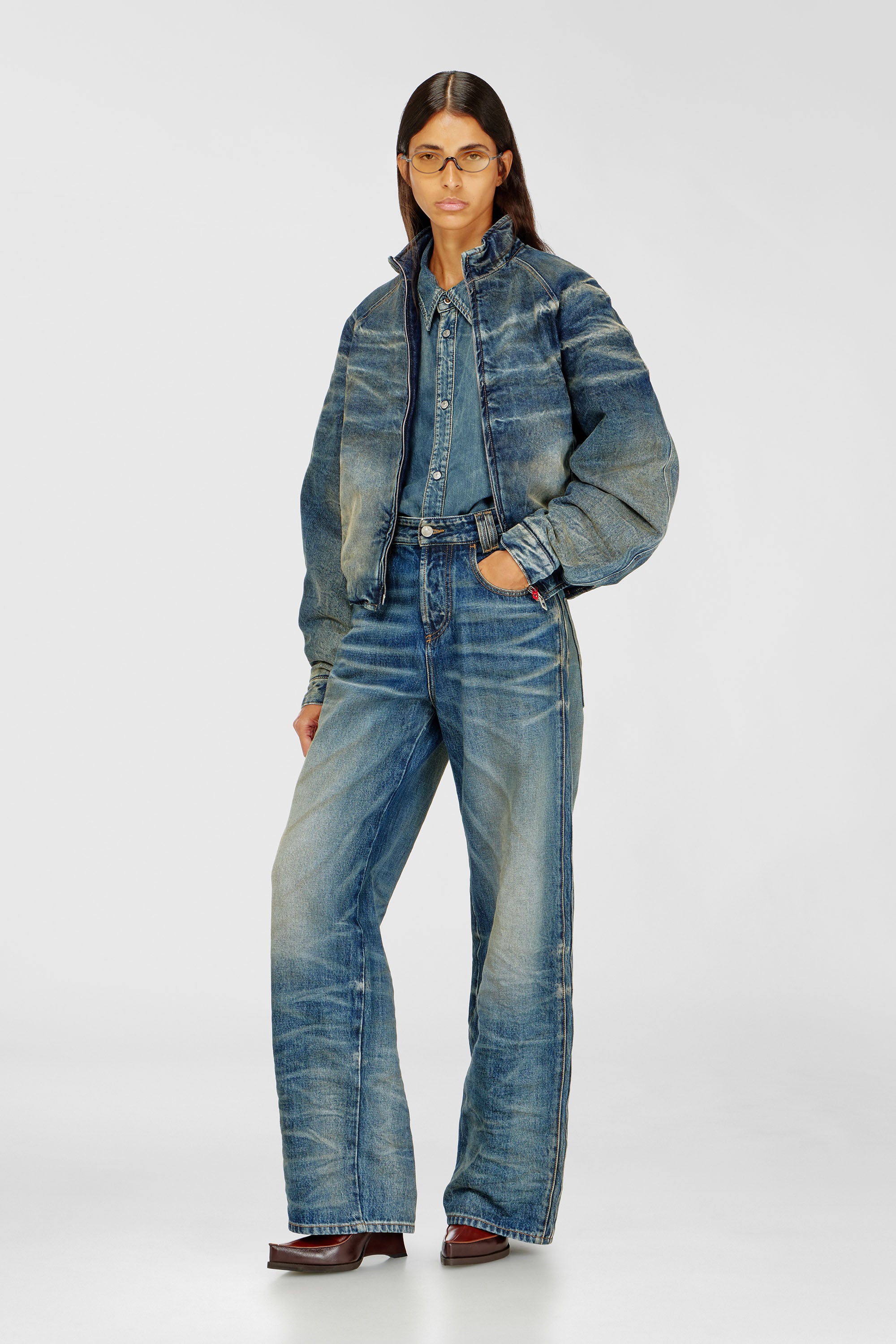 Diesel - Unisex Relaxed Jeans 1982 D-Hakou 007GC, Mittelblau - 1