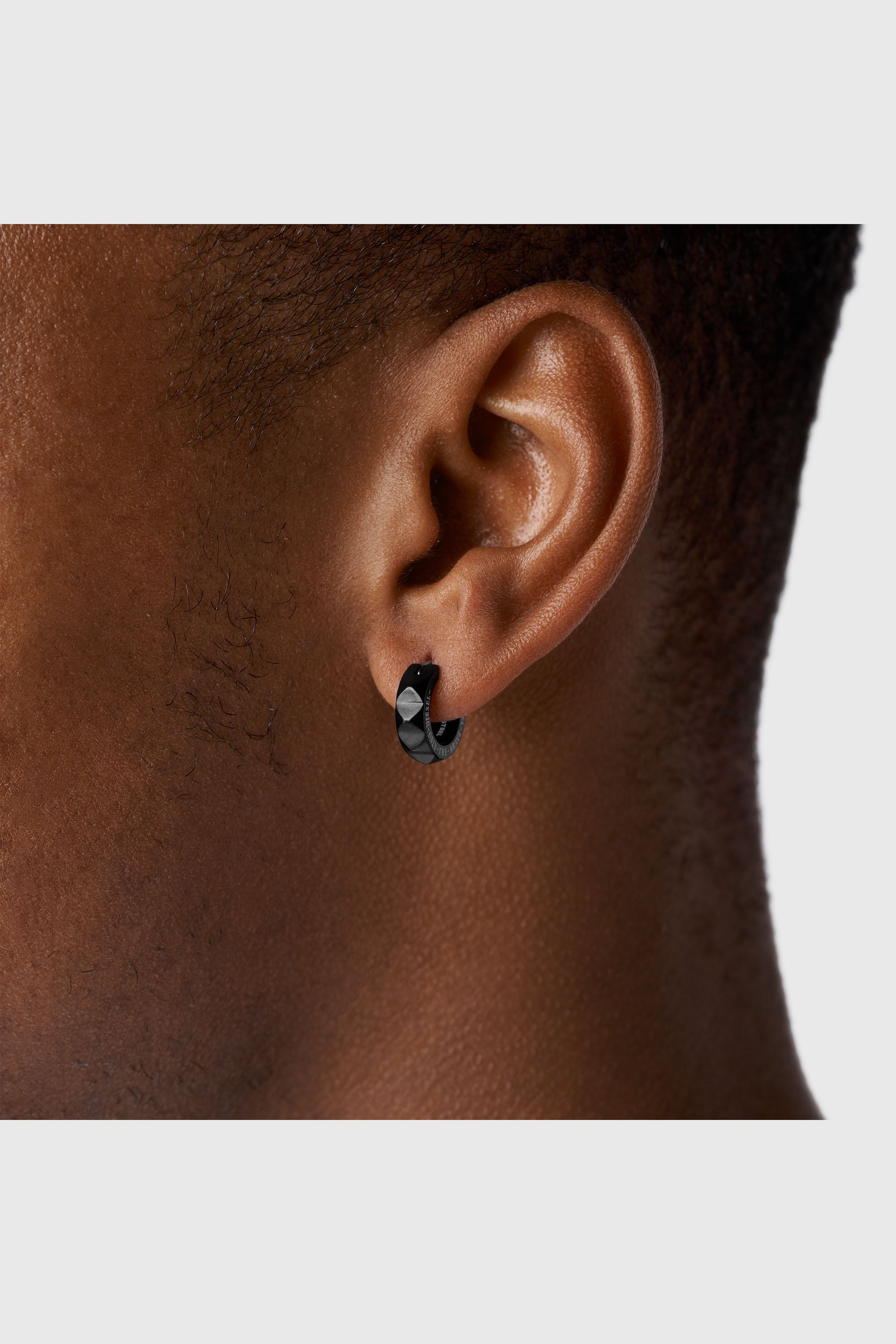 Diesel - DX1273, Herren Huggie-Ohrring aus schwarzem Edelstahl in Nietenoptik in Schwarz - 3