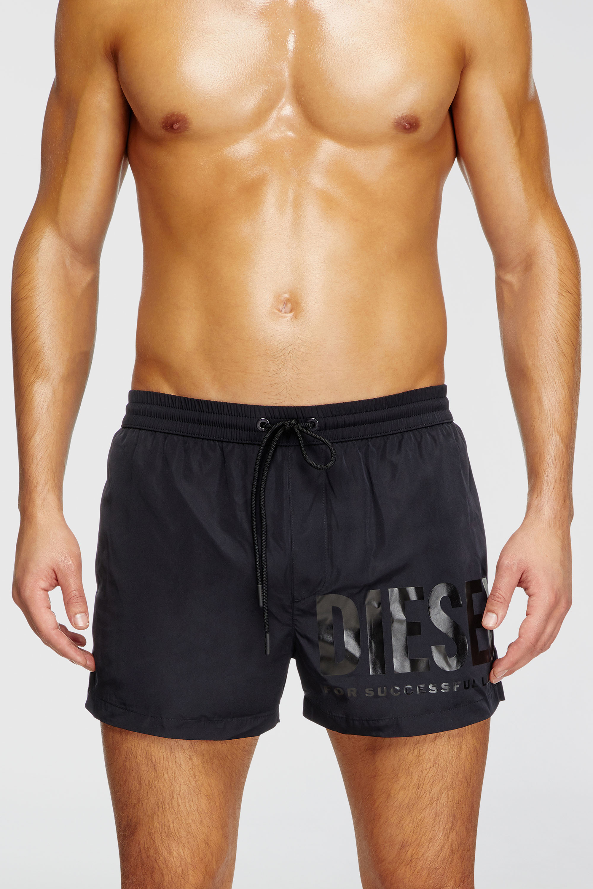 Diesel - MARIO-34-D-CORE, Herren Mittellange Badeshorts mit Logo-Print in Schwarz - 1
