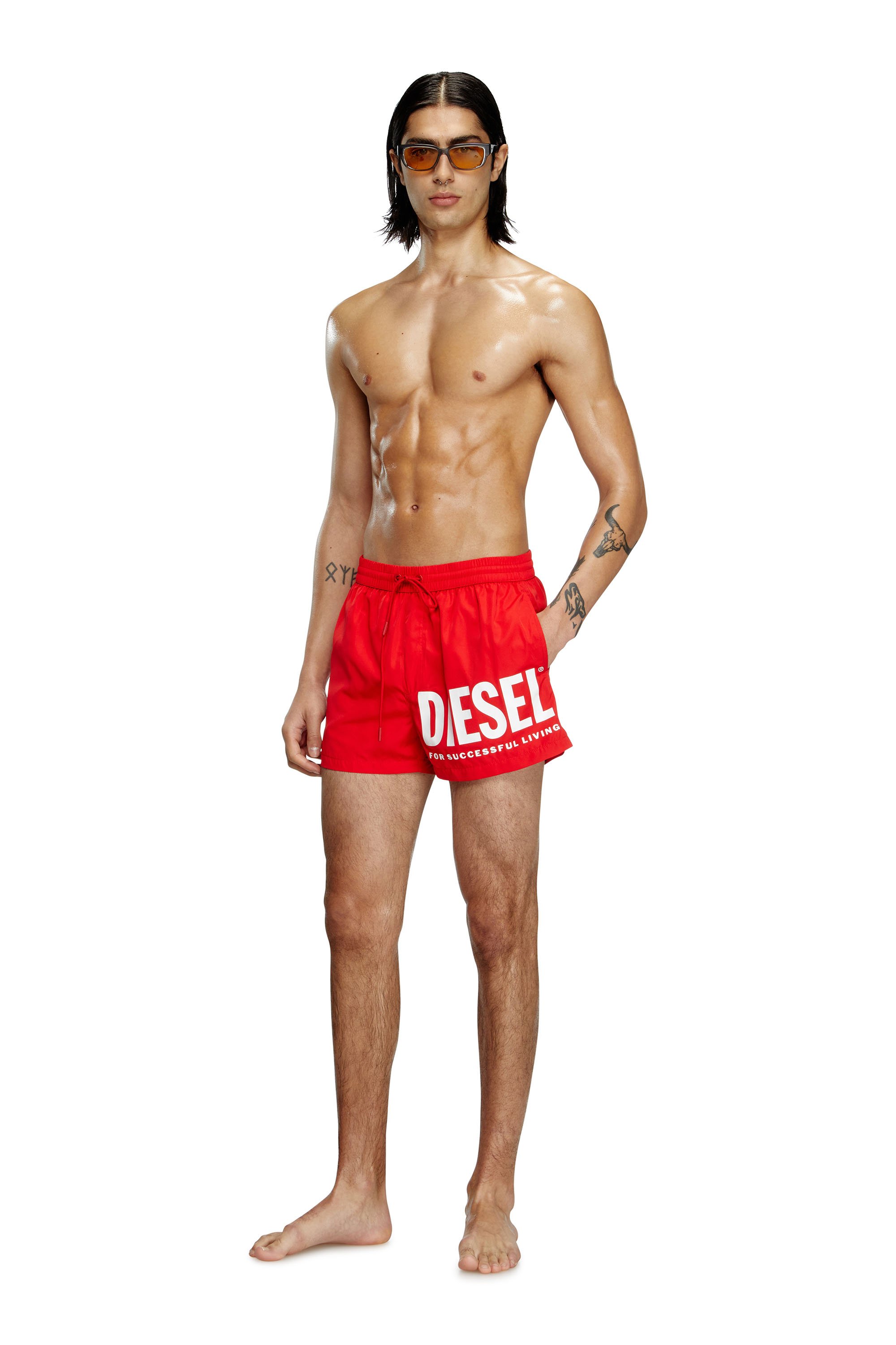 Diesel - MARIO-34-D-CORE, Herren Badeshorts mit Logo-Print in Rot/Weiss - 1