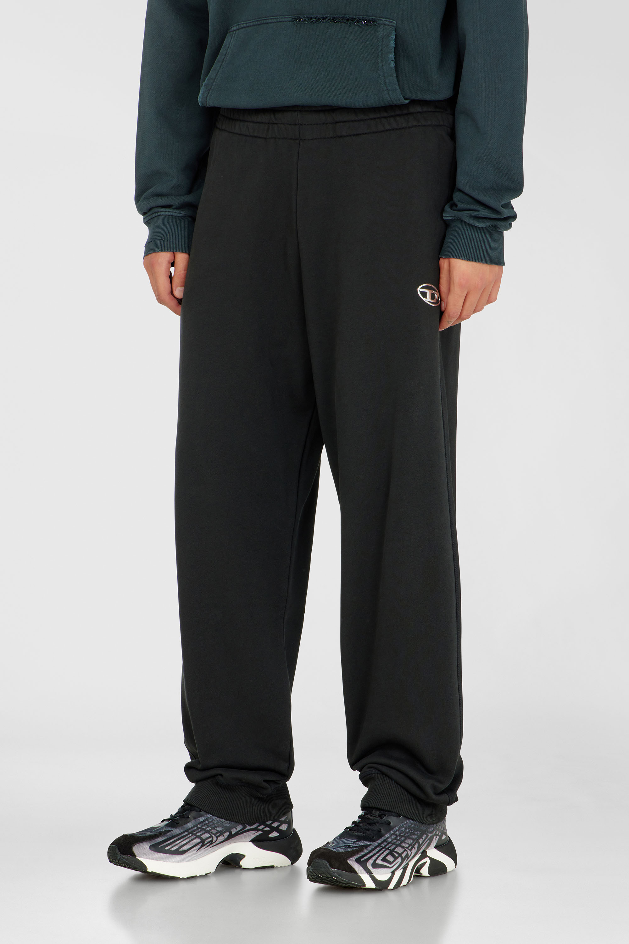 Diesel - P-MARKY-IOD, Herren Baumwollsweatpants mit metallischem Oval D in Schwarz - 1