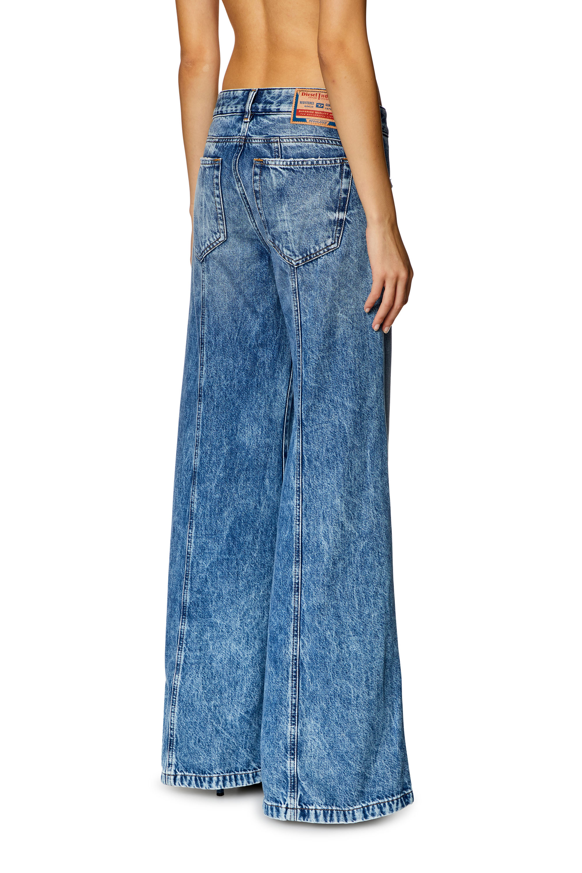 Diesel - Bootcut and Flare Jeans D-Akii 09H95, Mittelblau - Image 3