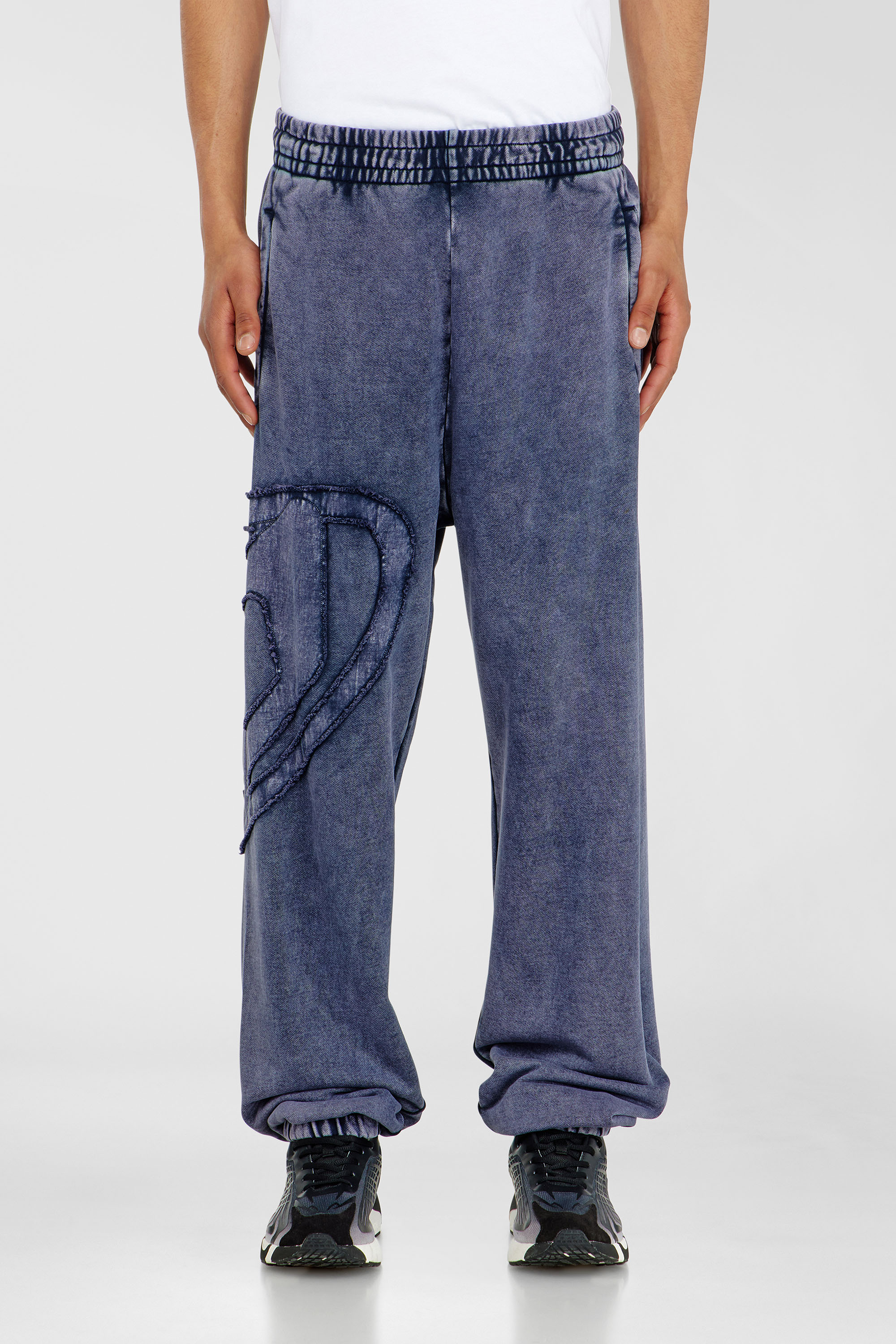 Diesel - P-MARKY-DEN, Herren Jogginghose aus Bio-Baumwolle mit ovalem D-Patch in Indigoblau - 3