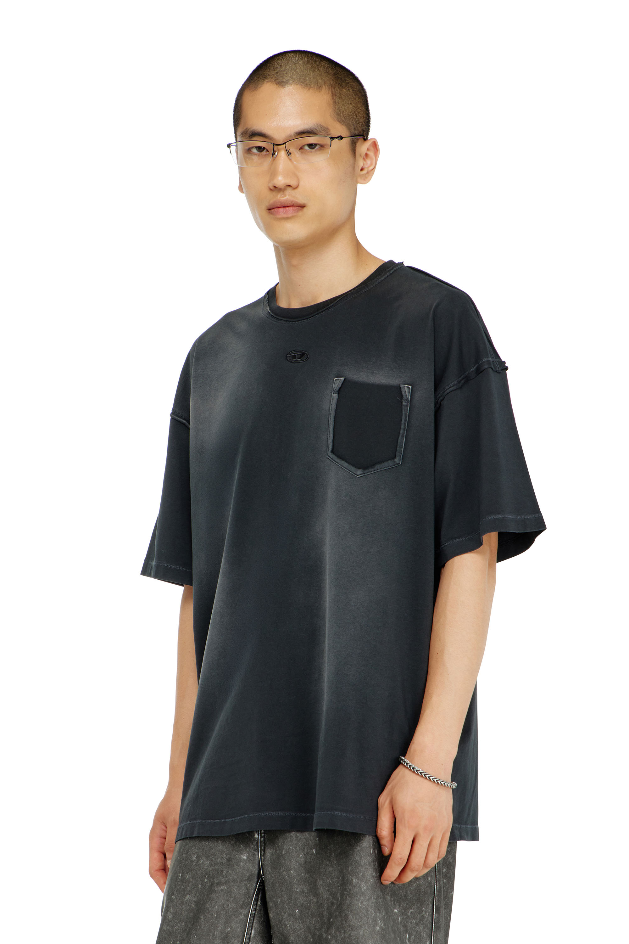 Diesel - T-POCK, Herren Verwaschenes T-Shirt mit zerrissener Brusttasche in Schwarz - 1