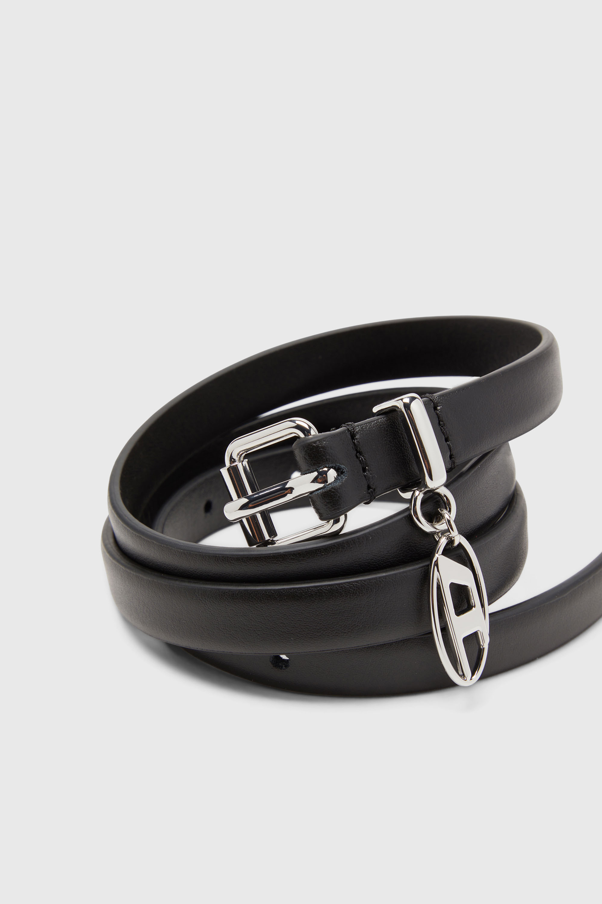Diesel - B-CHARM-OVAL D, Damen 1.5 cm schmaler Lederg&uuml;rtel mit ovalem D-Anh&auml;nger in Schwarz - 3