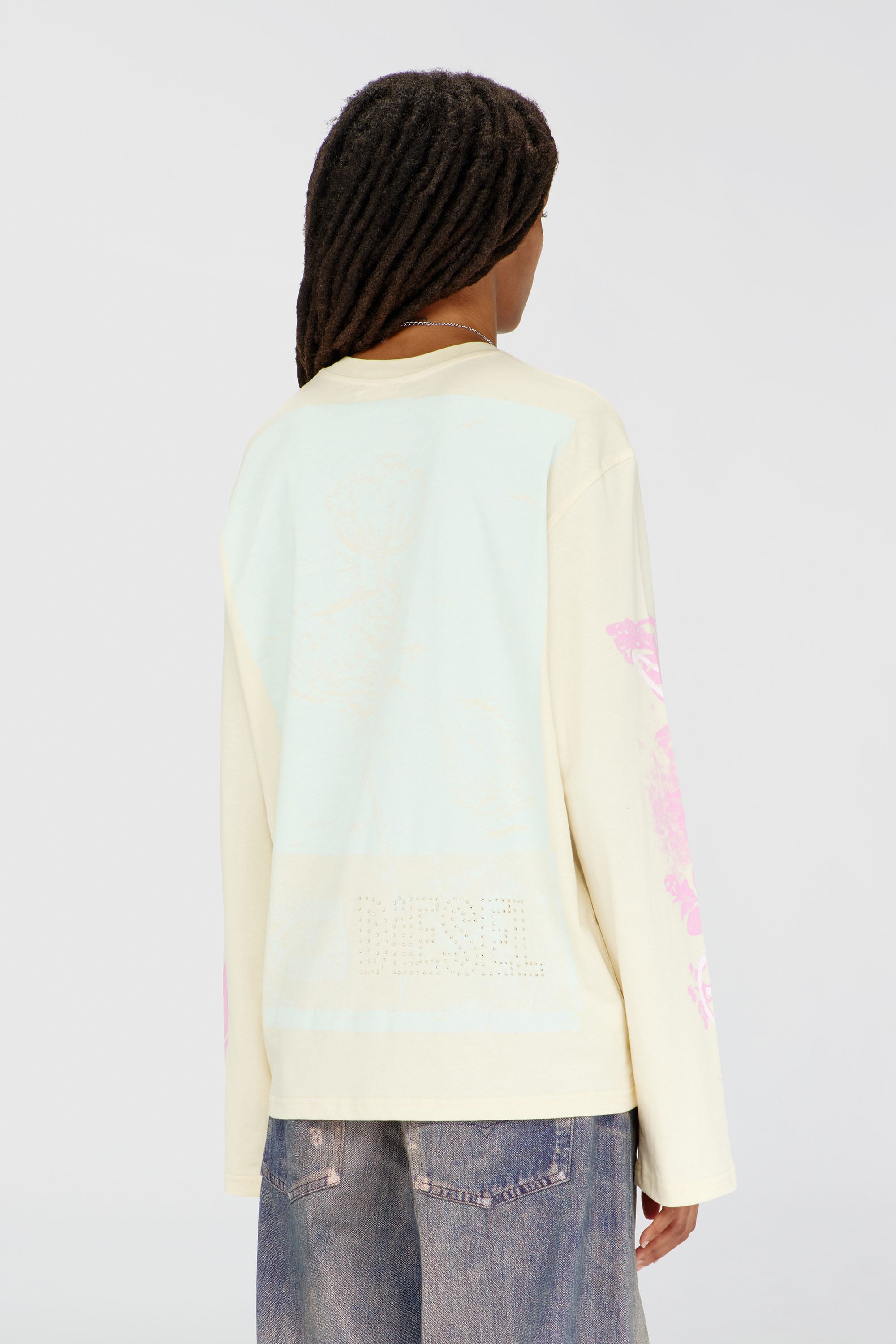 Diesel - T-HILARY-LS-AA3, Damen Langarmshirt mit Grafikprints und Kristallen in Gelb - 4