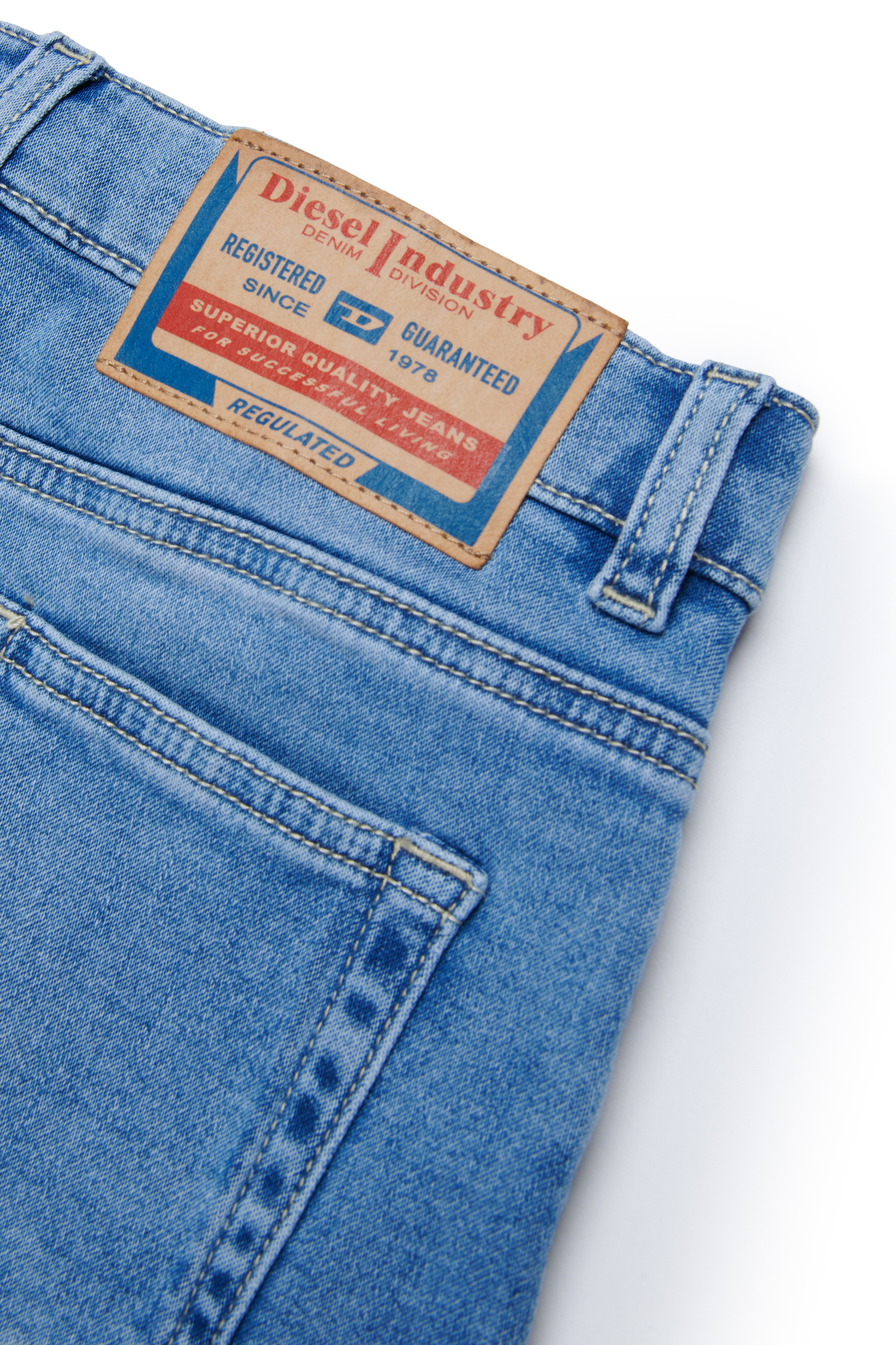 GIANNA JJJ, Hellblau