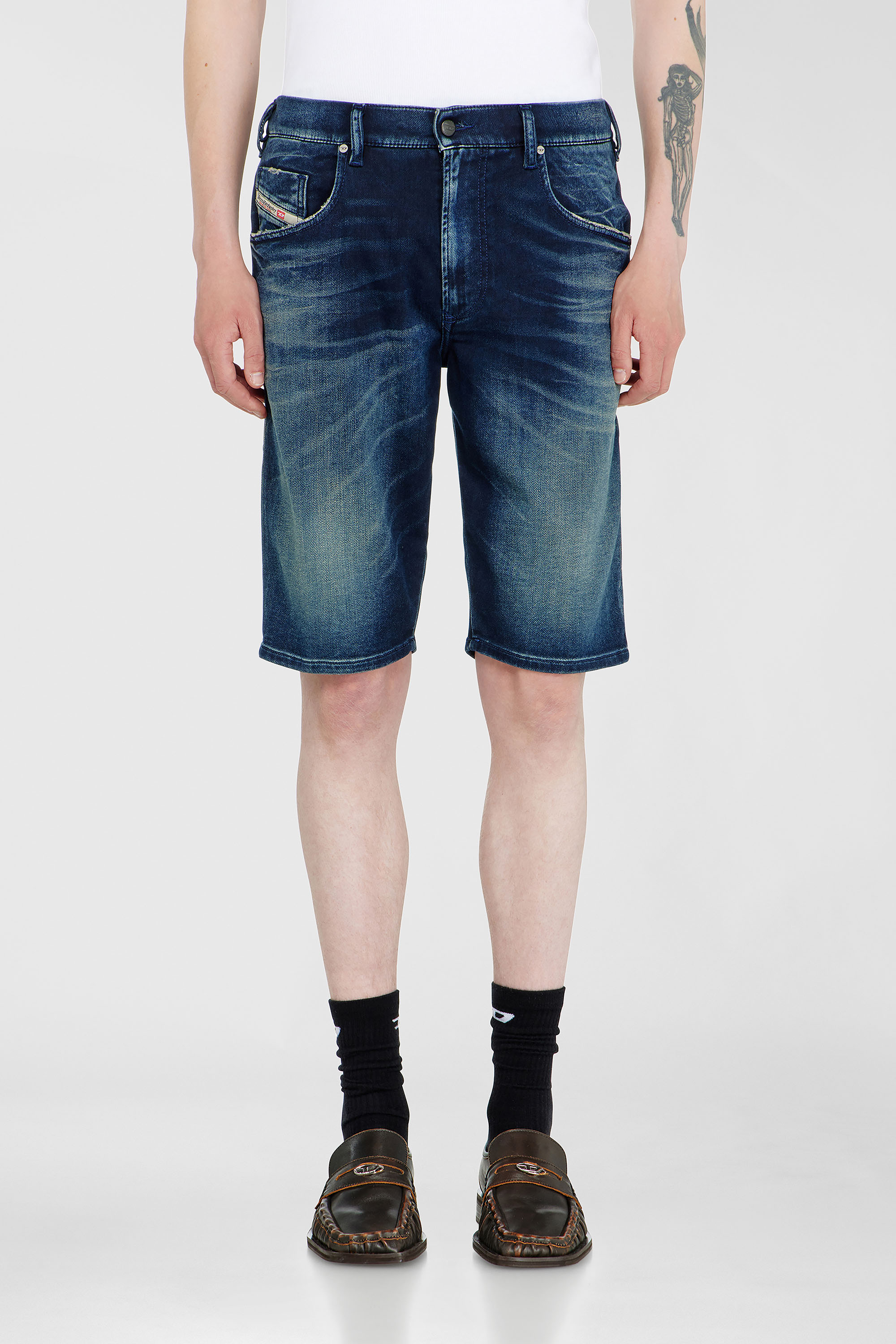 Diesel - 2033 D-KROOLEY-SHORT-BW JOGG, Herren Chino shorts aus shaded JoggJeans in Dunkelblau - 3
