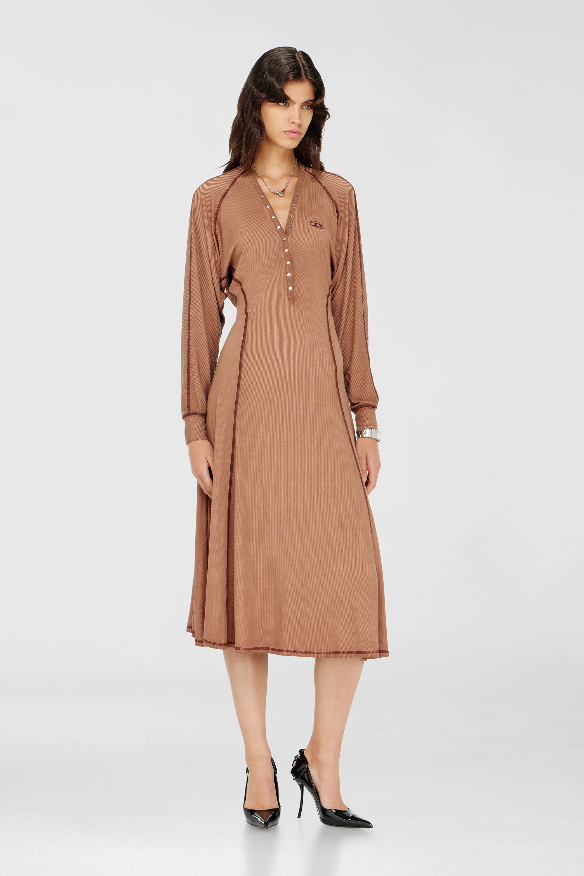 Diesel - D-ISERINA, Damen Midi-Kleid aus geripptem Jersey mit Fledermaus&auml;rmeln in Hellbraun - 1