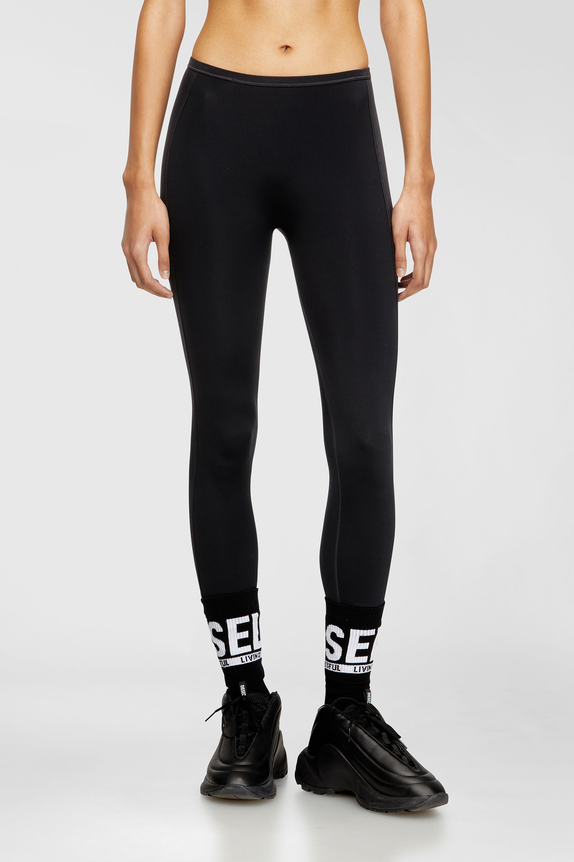 Diesel - MEREDITH-UTLT, Damen Nylon-Leggings mit ovalem Cut-out am R&uuml;cken in Schwarz - 2