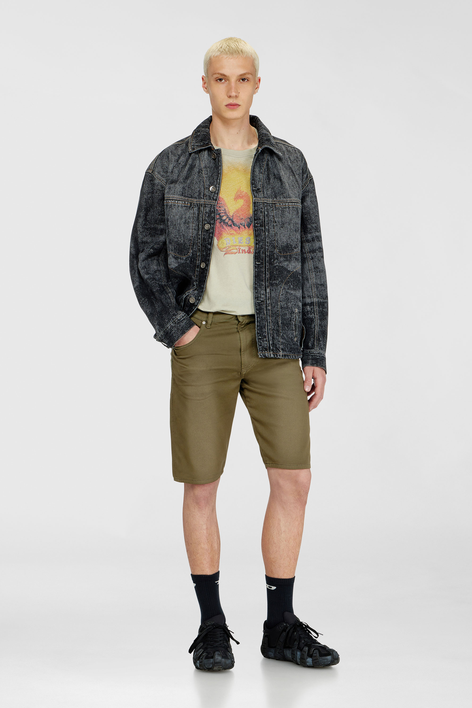 Diesel - 2033 D-KROOLEY-SHORT-BW JOGG, Herren Slim shorts aus farbigem denim in Armeegr&uuml;n - 1