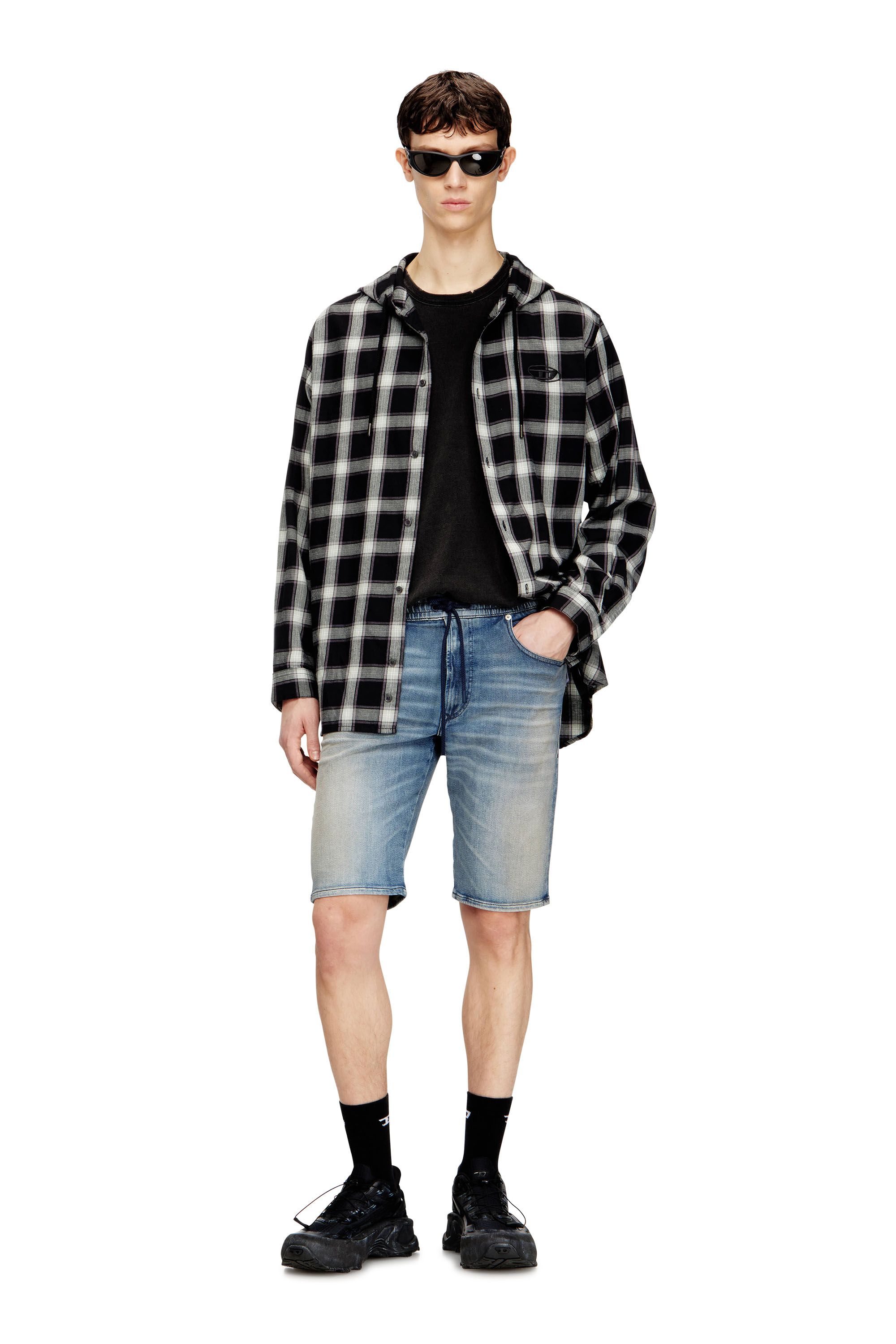 Diesel - 2033 D-KROOLEY-SHORT JOGG, Herren Slim-Fit-Shorts aus cleanen JoggJeans in Blau - 1