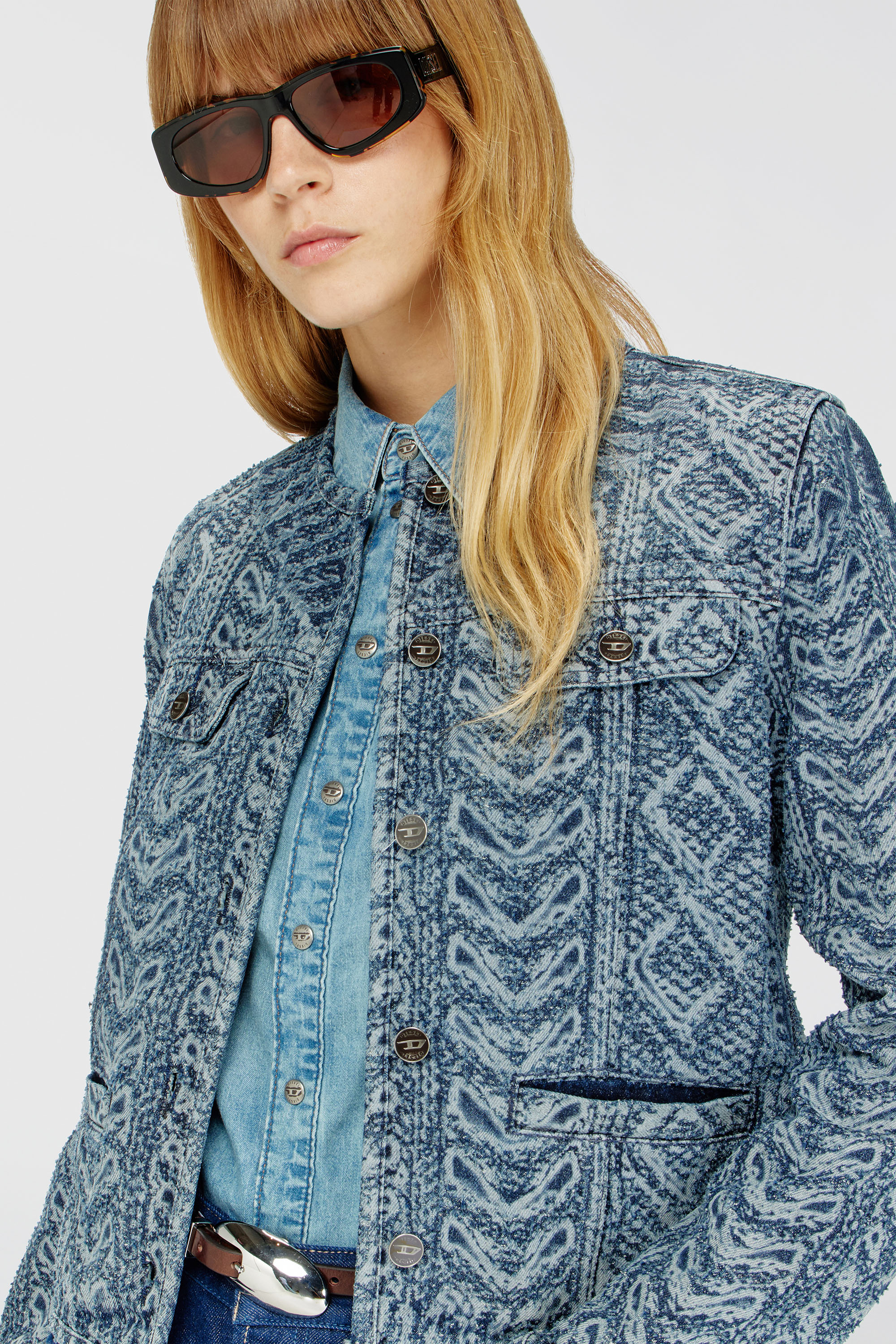 Diesel - DE-GRAFY-S2, Damen Kragenlose Jacke aus Denim mit Zopfmuster-Effekt in Mittelblau - 5