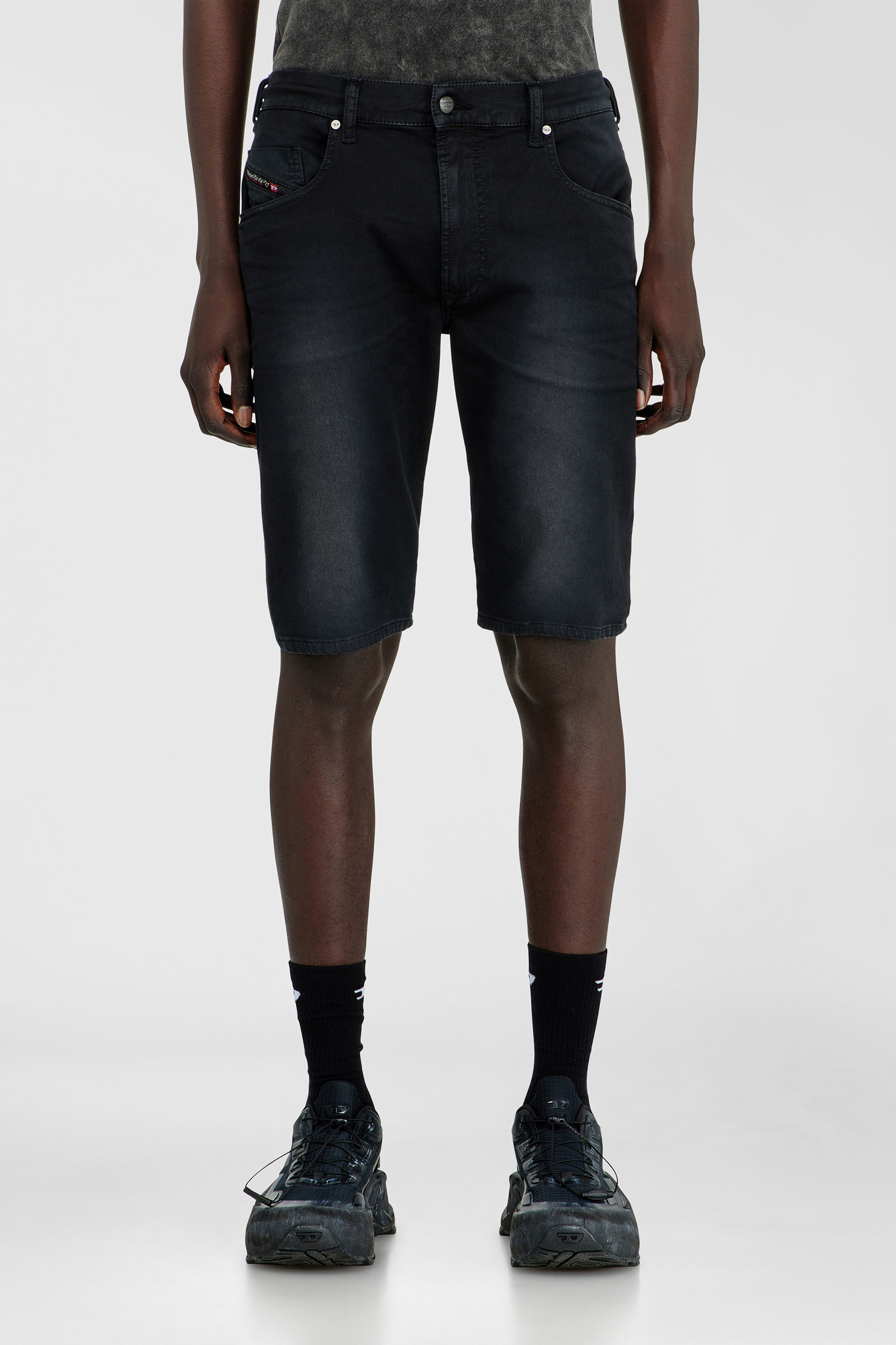 Diesel - 2033 D-KROOLEY-SHORT-BW JOGG, Herren Slim shorts aus farbigem denim in Schwarz - 3