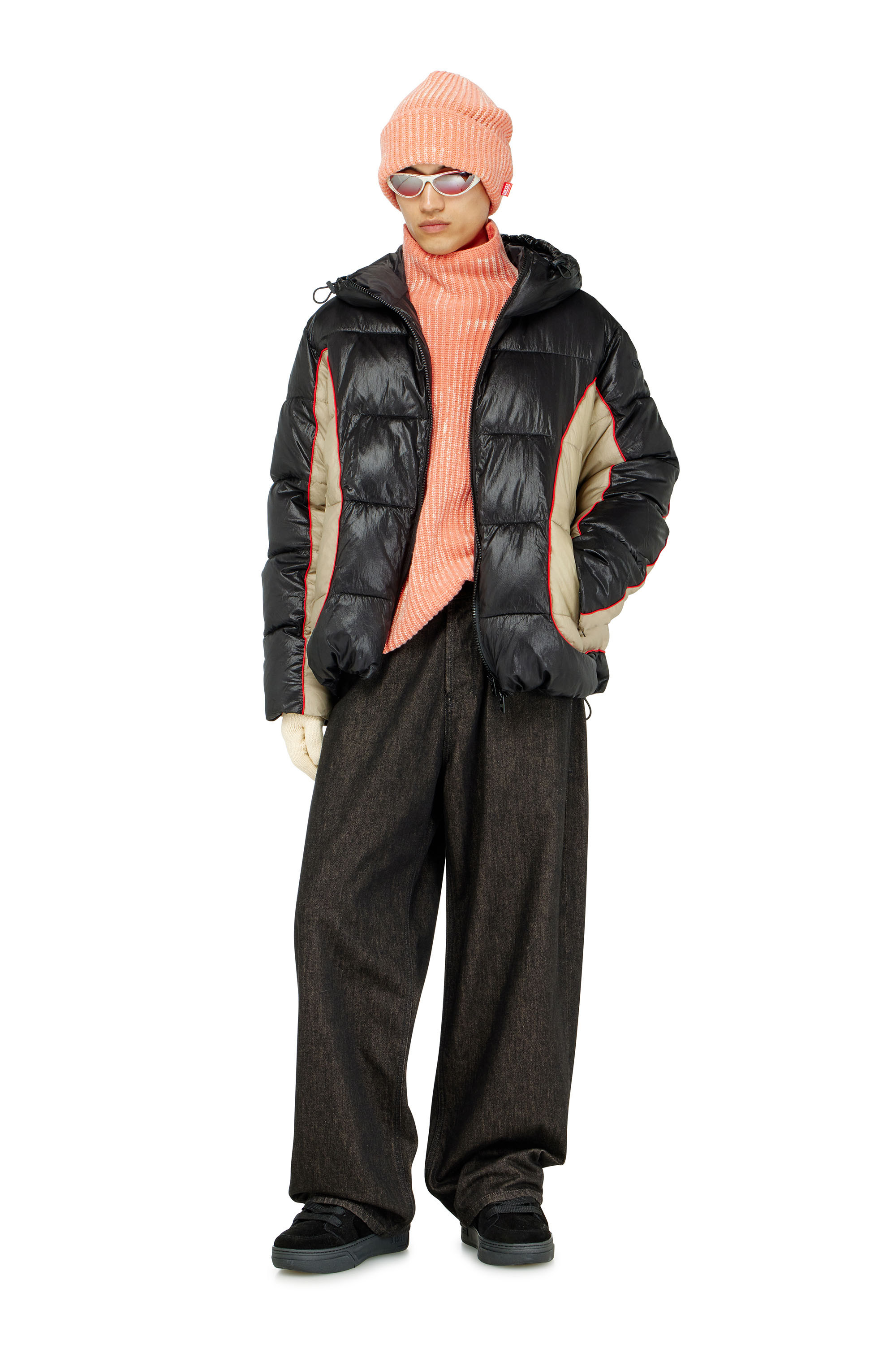 Diesel - W-OSTEND, Herren Pufferjacke mit Kapuze aus gl&auml;nzendem Ripstop in Schwarz/Beige - 2