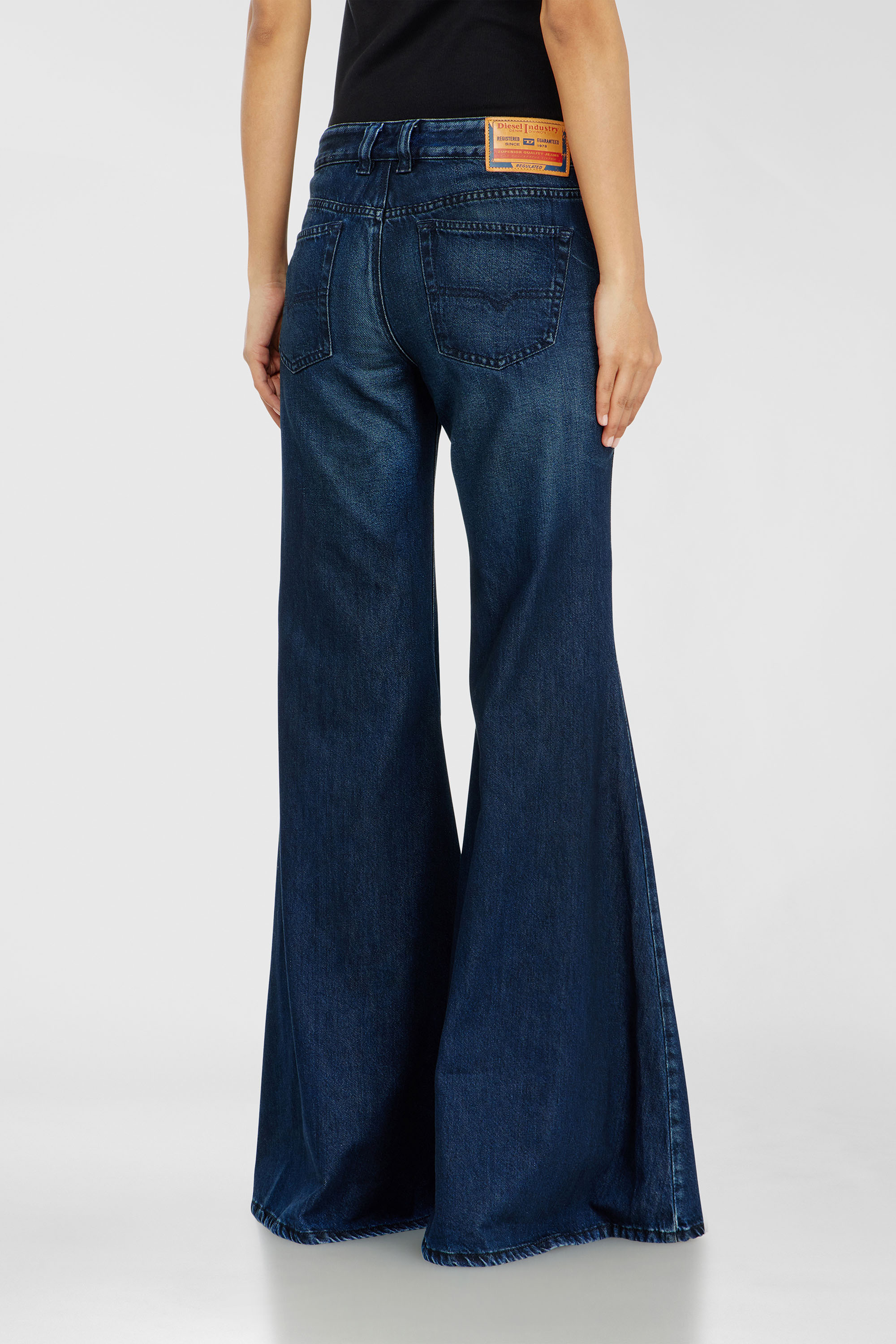 Diesel - Damen Flare Jeans 1970 D-Bleess 09N21, Dunkelblau - 5