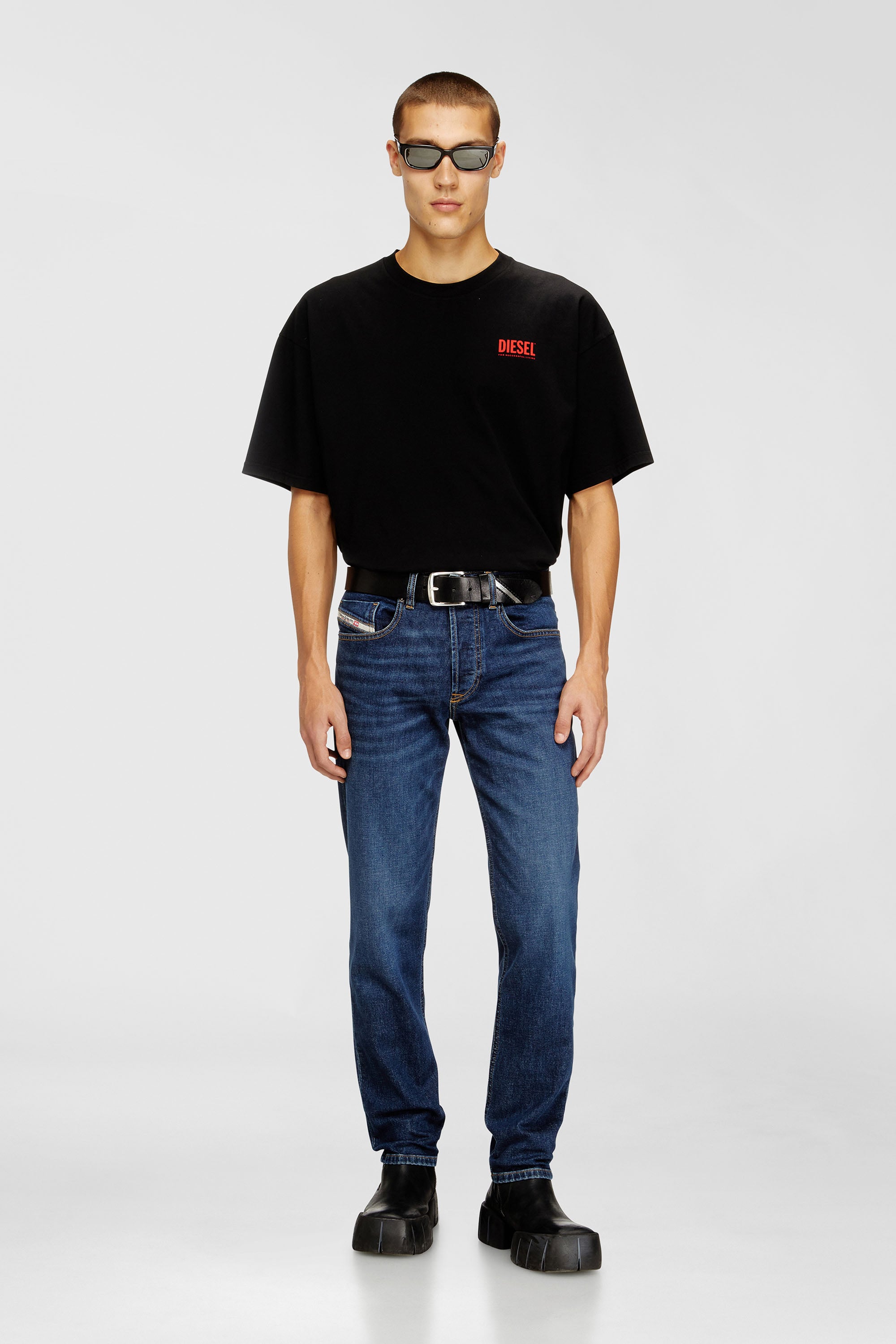 Diesel - Herren Regular Jeans 2023 D-Finitive 0ADBG, Mittelblau - 1