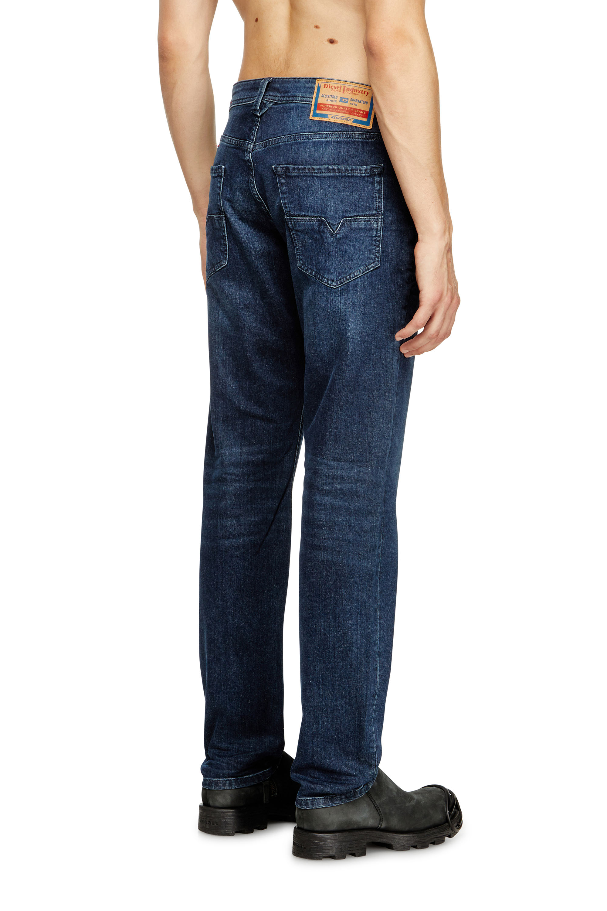 Diesel - Herren Regular Jeans 1986 Larkee-Beex 0CNAA, Dunkelblau - 4