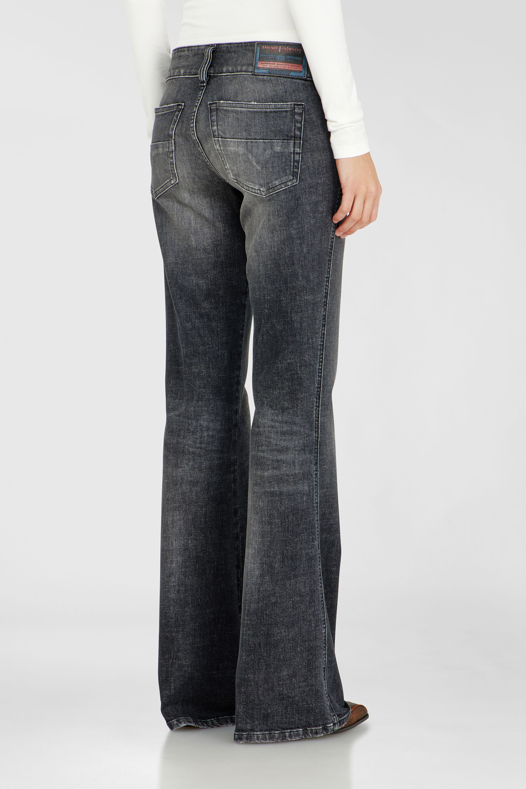 Diesel - Damen Bootcut Jeans D-Hush 0CIAU, Schwarz/Dunkelgrau - 5