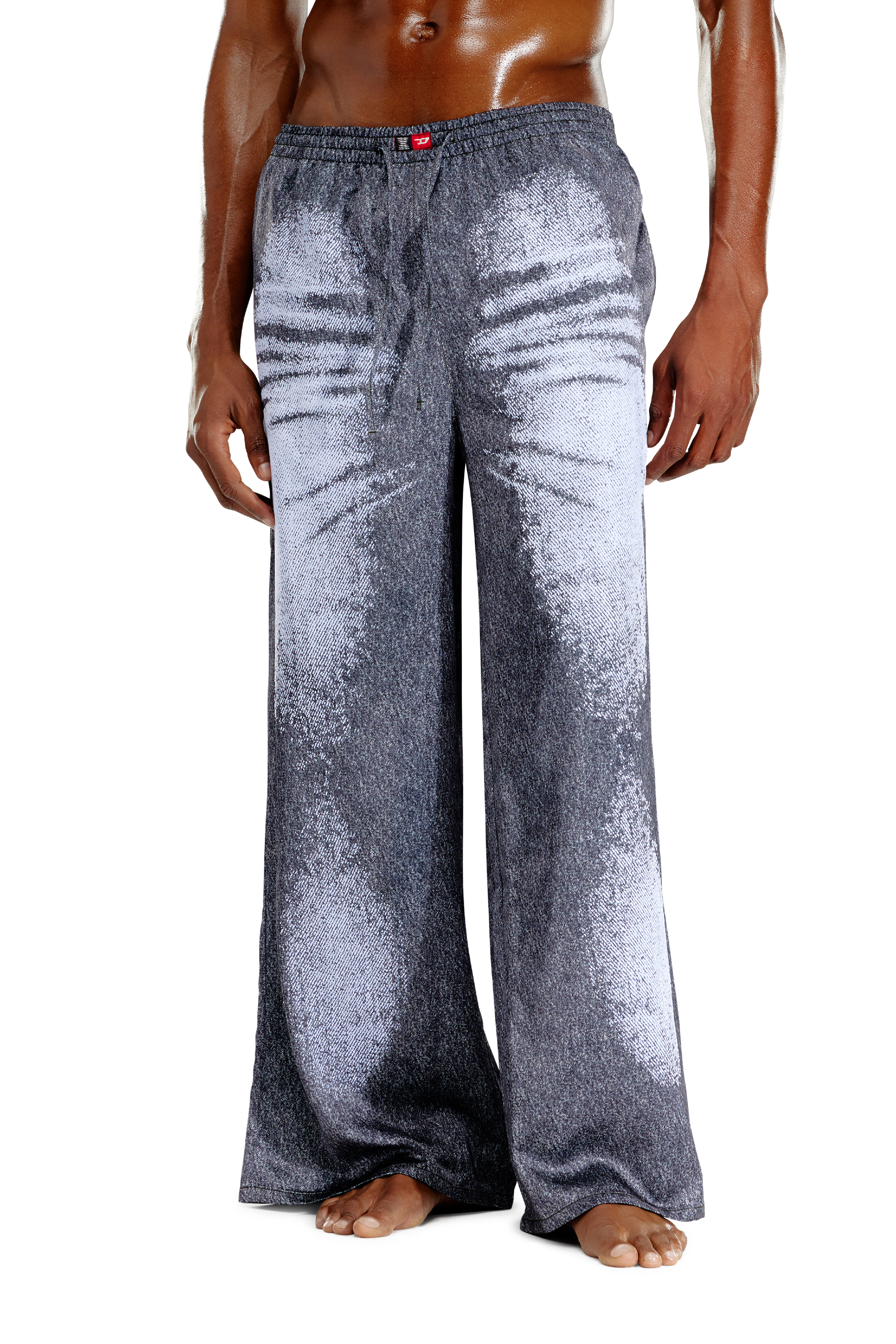 Diesel - STAINS-AND-TROMPE-SLEEP-PANT, Unisex Satin-Pyjamahose im Denim-Look in Grau - 2