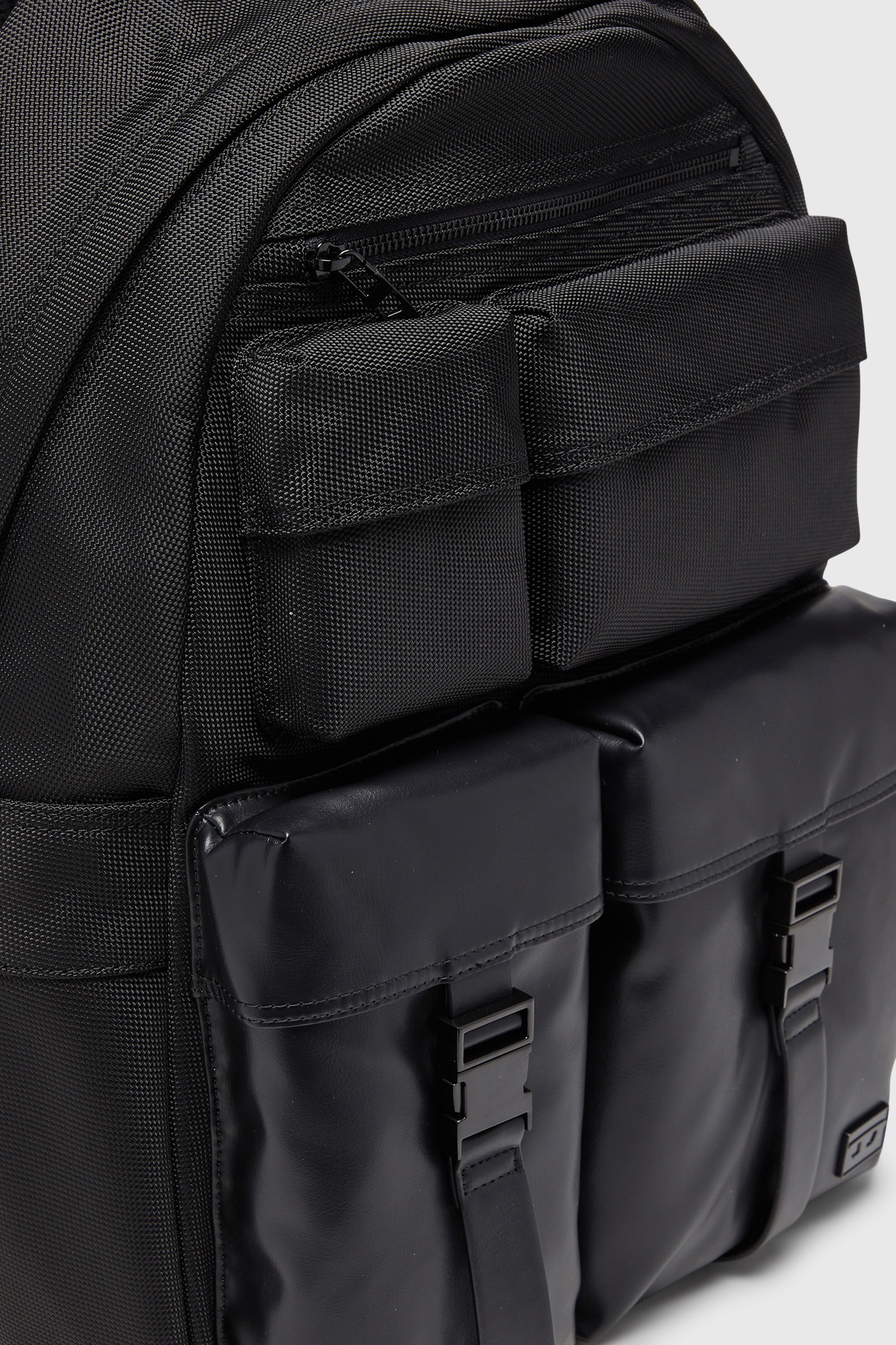 Diesel - MULTI-PKTS BACKPACK X, Unisex Multi-Pkts - Rucksack aus Nylon mit Fronttaschen in Schwarz - 5