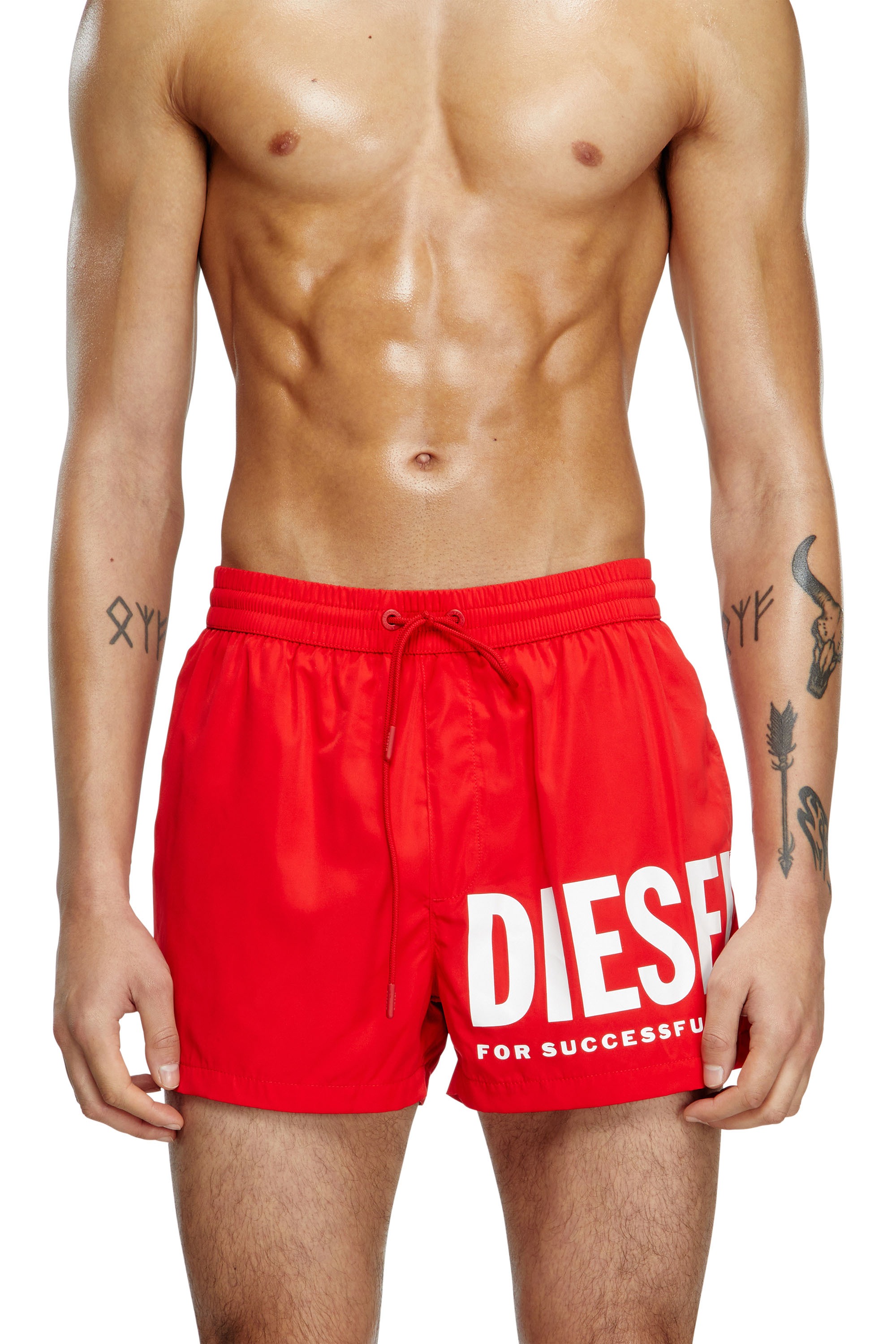 Diesel - MARIO-34-D-CORE, Herren Badeshorts mit Logo-Print in Rot/Weiss - 2