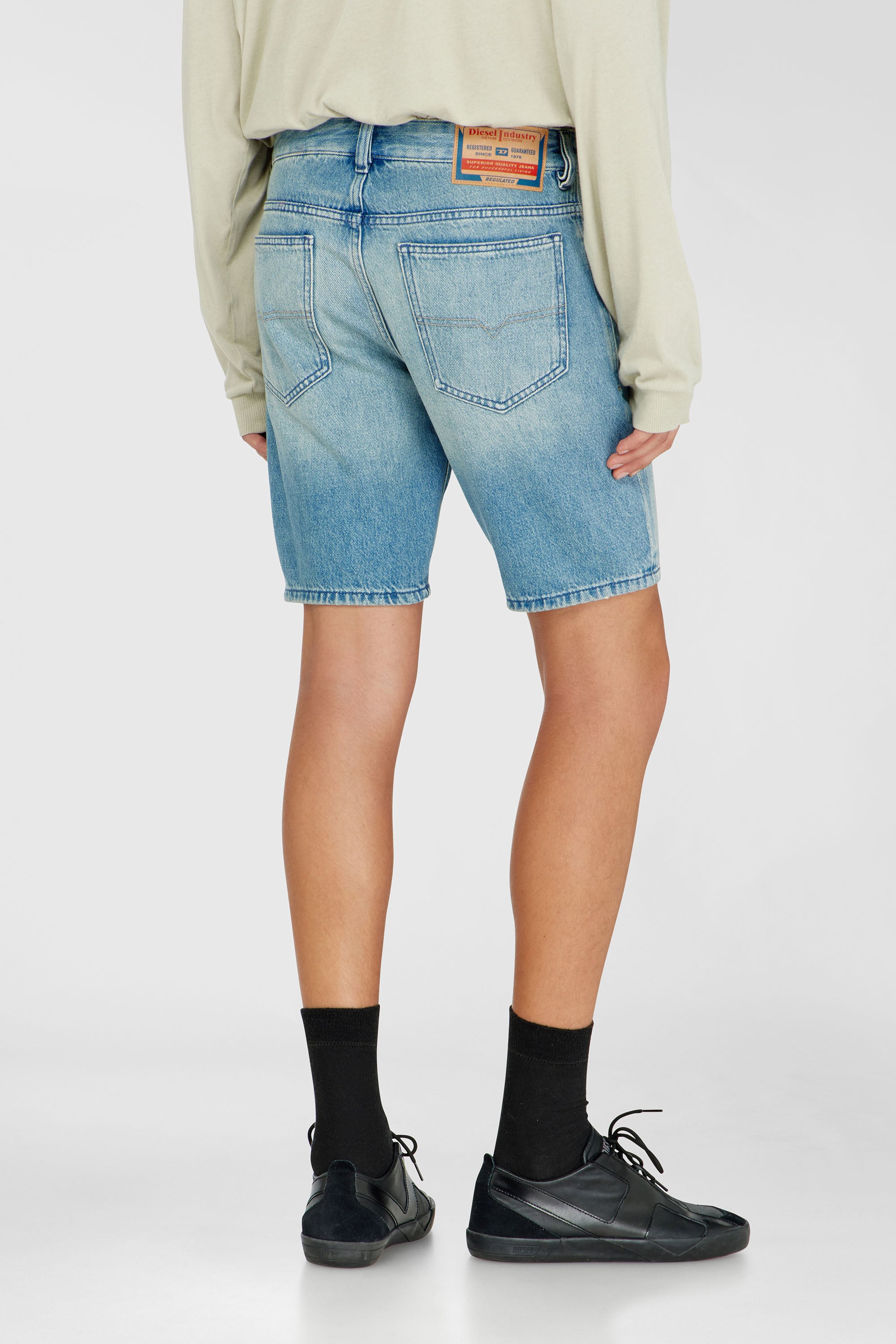 Diesel - D-FIN, Herren Schmale Jeansshorts aus Bio-Baumwolle in Hellblau - 4