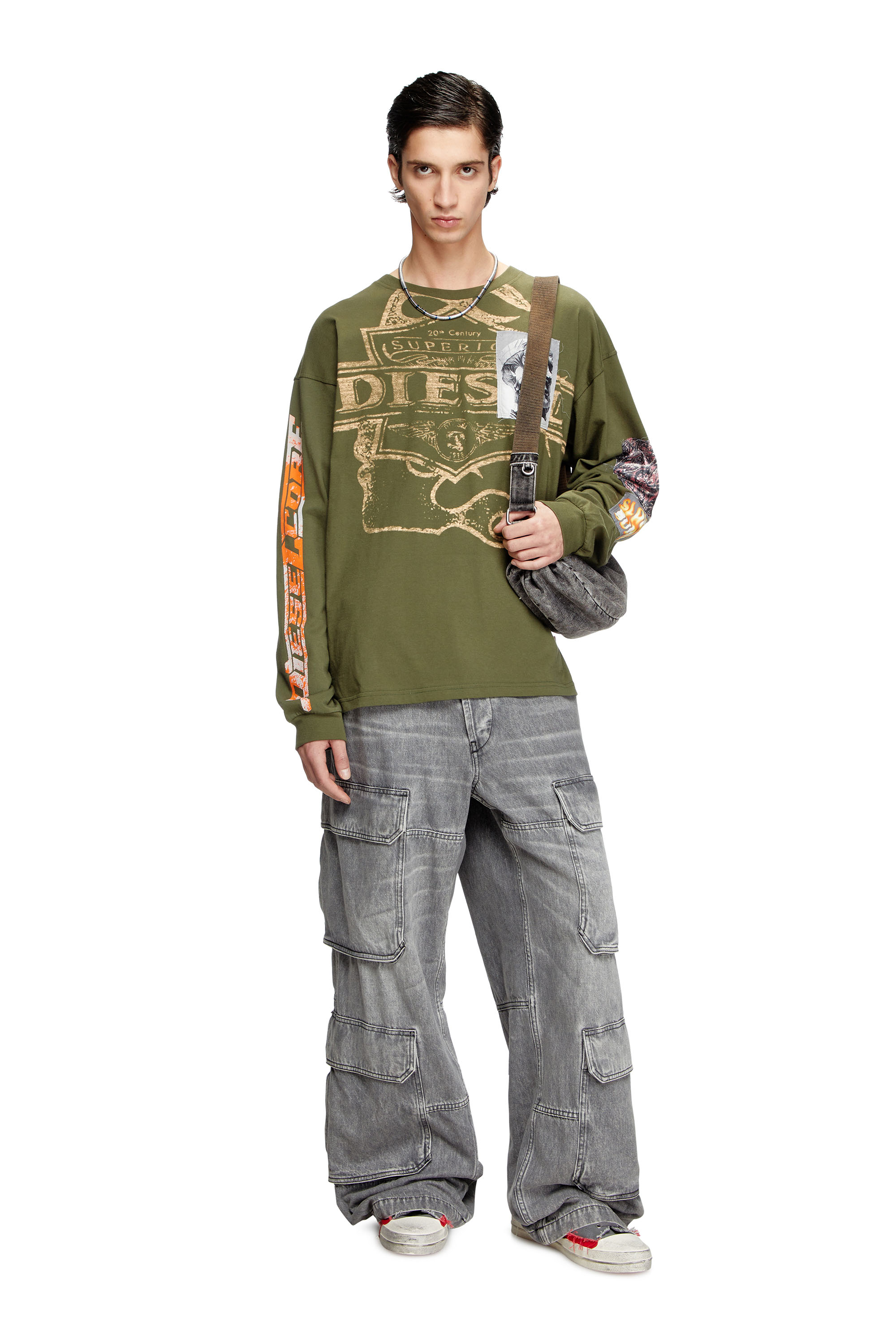 Diesel - T-BOXT-LS-SLITS-R5, Herren Langarm-T-Shirt mit grafischen Patches in Armeegrün - 2