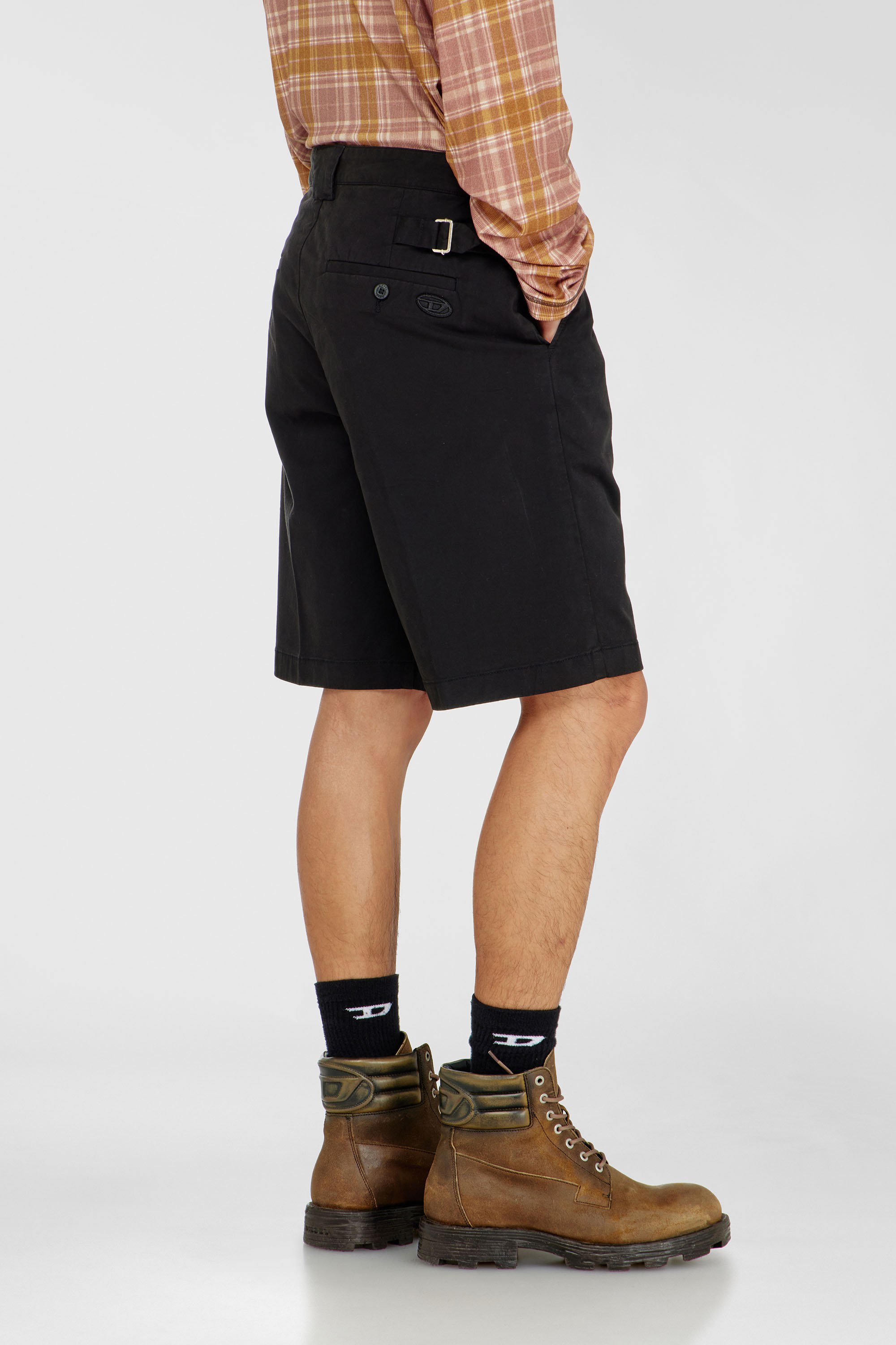 Diesel - P-LARS-SHORT-VIL-T92, Herren Shorts aus Baumwolle mit tonalem Oval D Logo in Schwarz - 4