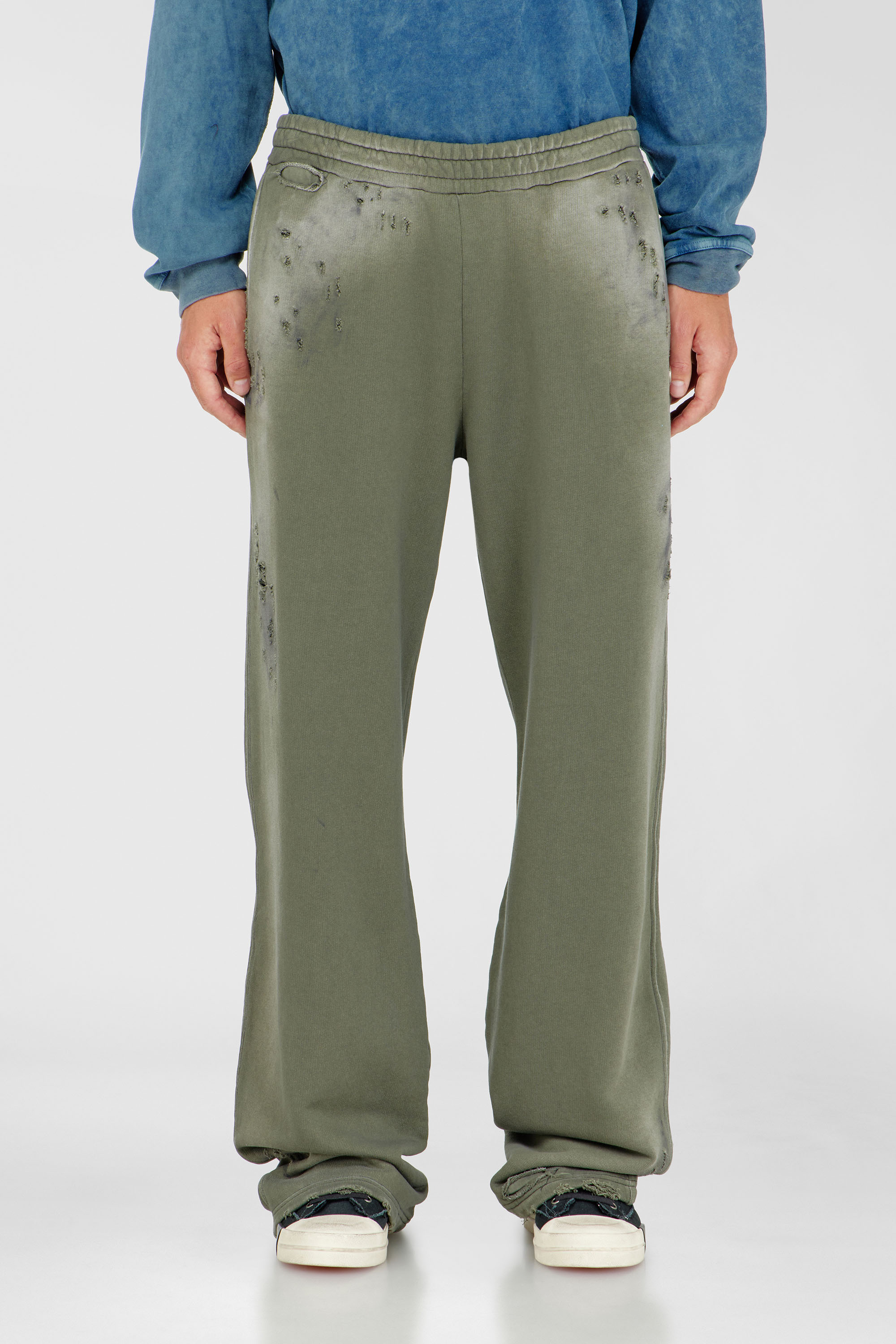 Diesel - P-KEITH, Herren Sweatpants aus Baumwolle mit destroyed look in Armeegr&uuml;n - 1