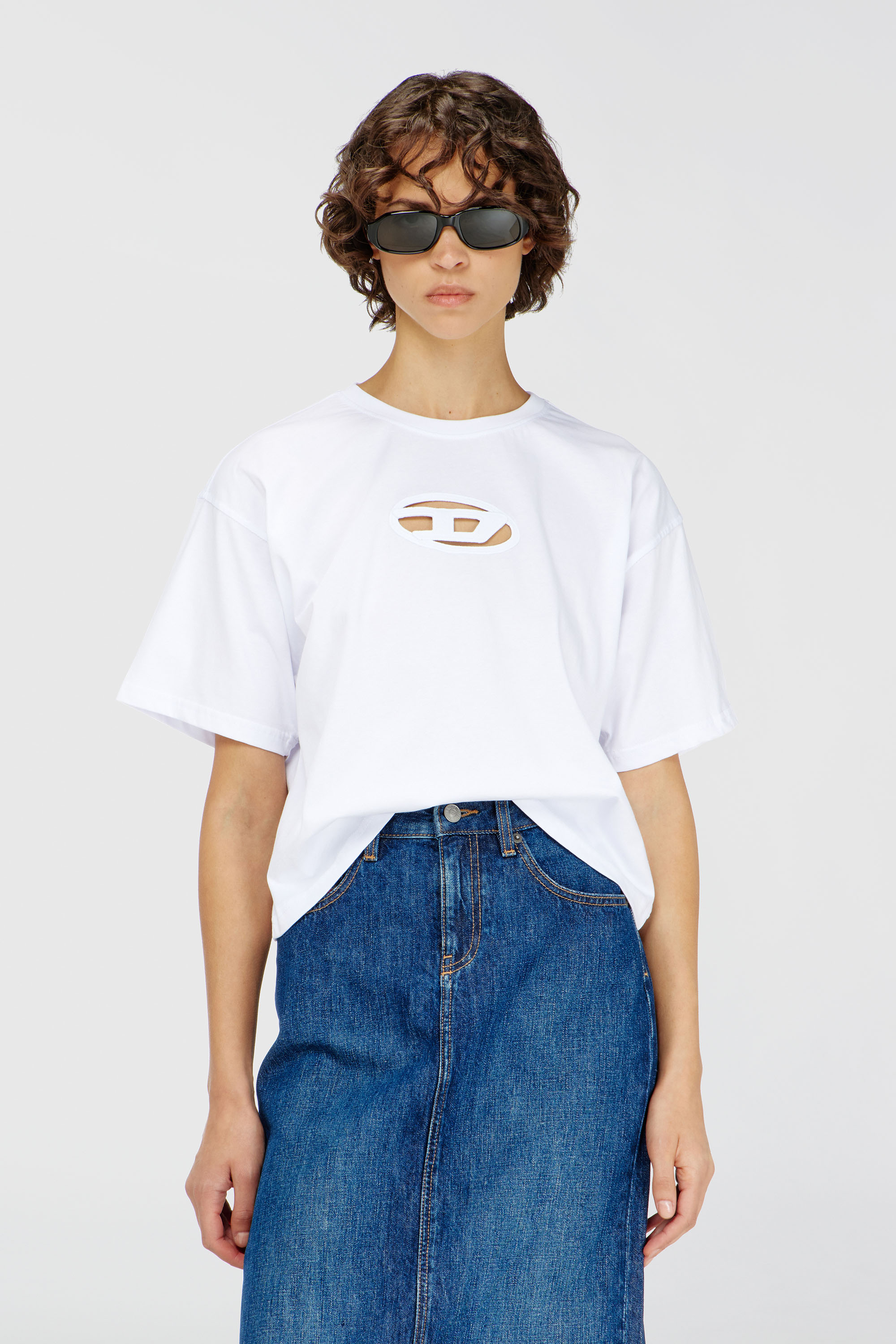 Diesel - T-BUXT-CROP-OD, Damen Kastiges T-Shirt mit ausgeschnittenem Oval D-Logo in Wei&szlig; - 3