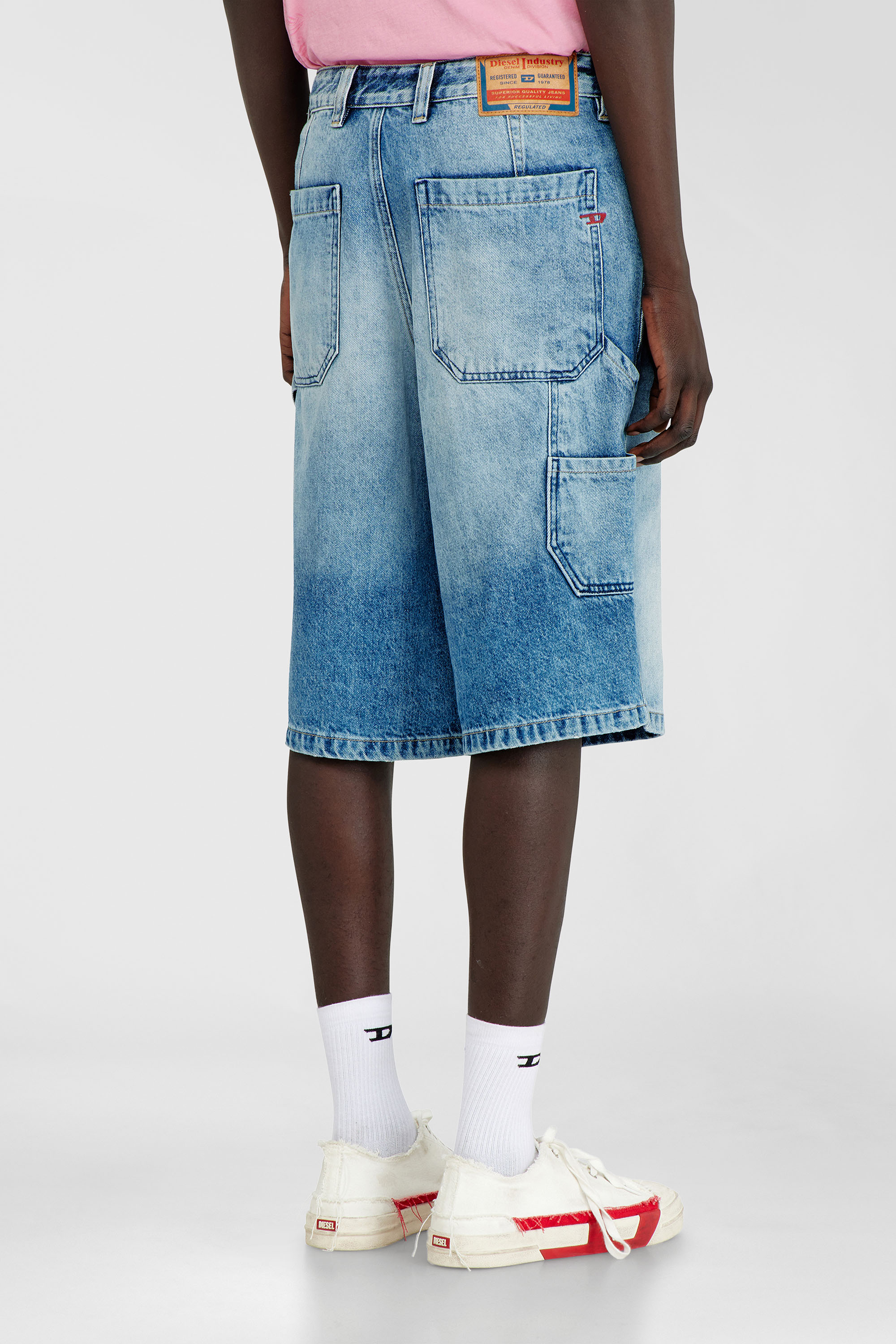 Diesel - D-LIVERY-W-SHORT, Herren Relaxed Shorts aus flie&szlig;endem Denim mit Abrieb-Effekten in Hellblau - 4