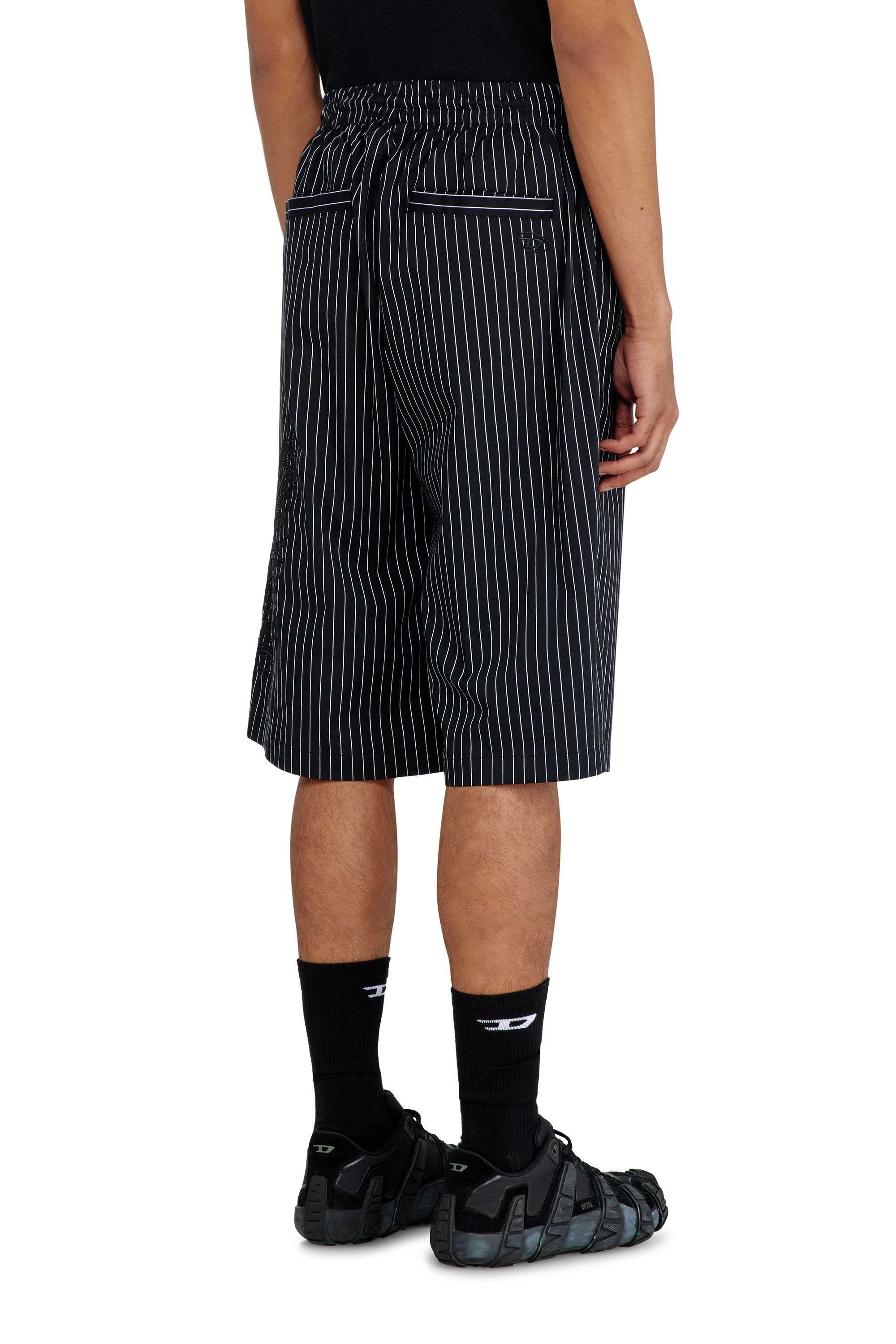 Diesel - P-THEO-SHORT-NJCA, Herren Pinstripe-Shorts mit Phoenix-Stickerei in Schwarz - 4