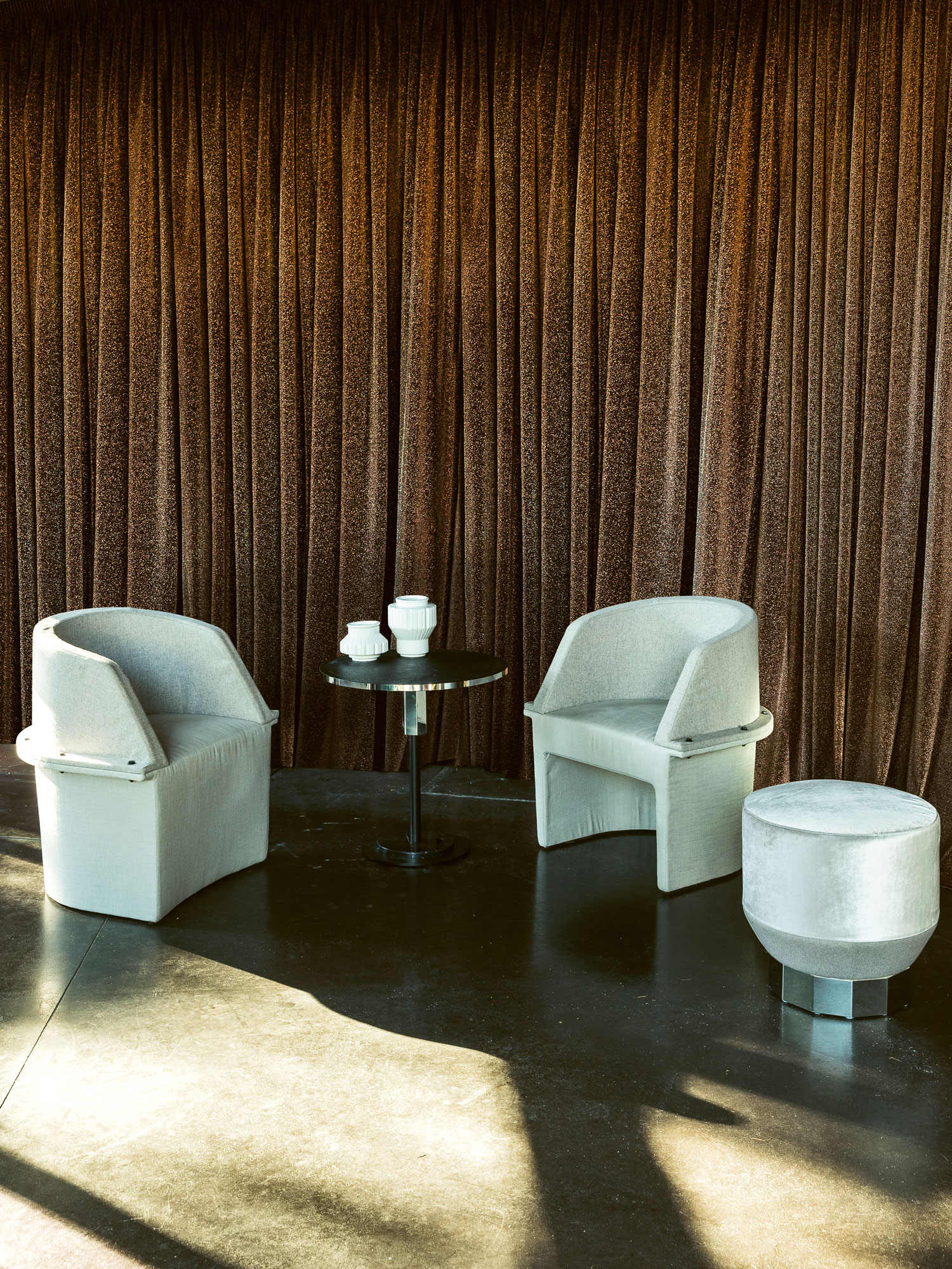 ASSEMBLY - SESSELS KLEIN, - Furniture